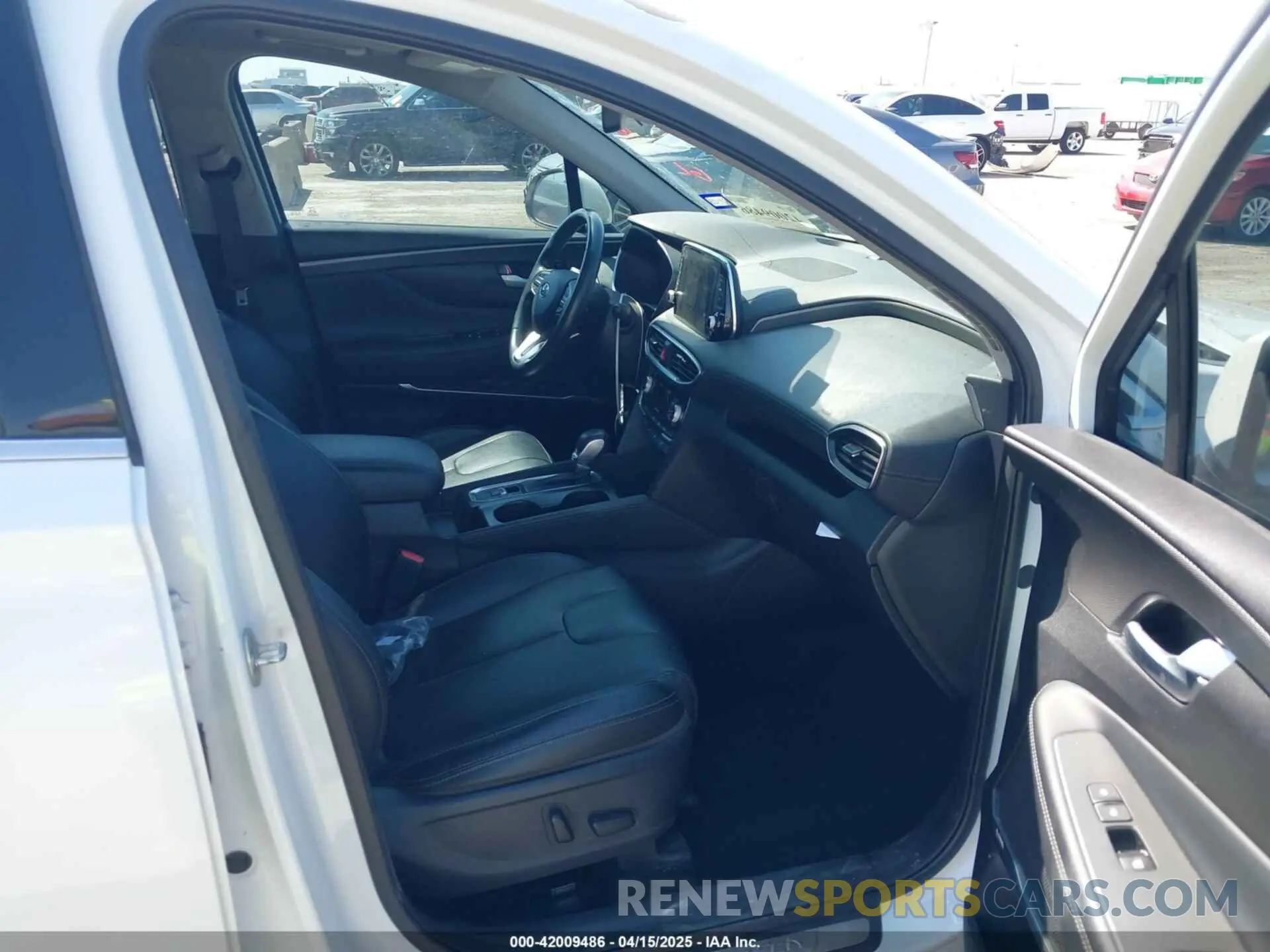 5 Photograph of a damaged car 5NMS53AA3KH015632 HYUNDAI SANTA FE 2019