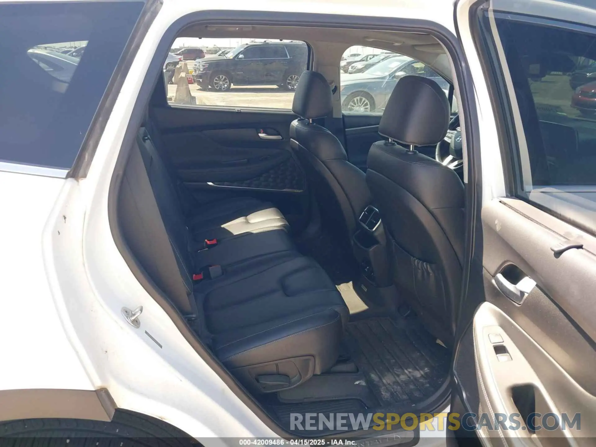 8 Photograph of a damaged car 5NMS53AA3KH015632 HYUNDAI SANTA FE 2019