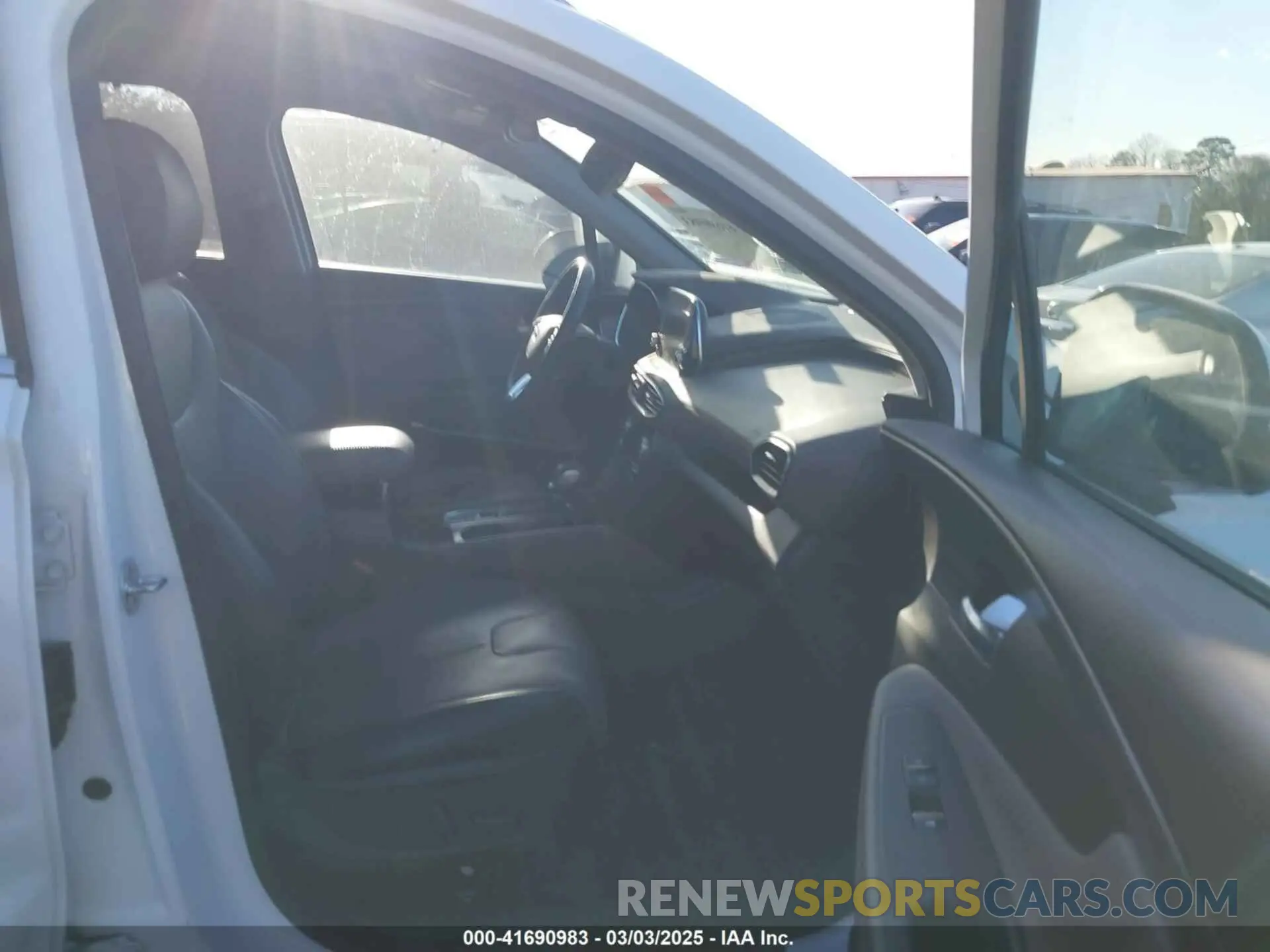 5 Photograph of a damaged car 5NMS53AA3KH051319 HYUNDAI SANTA FE 2019