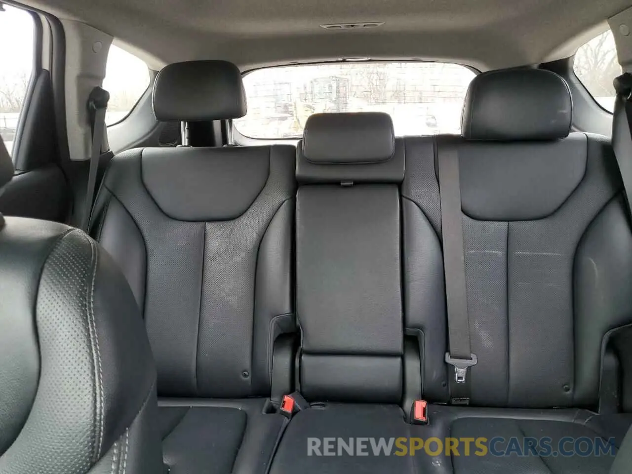 10 Photograph of a damaged car 5NMS53AA7KH028917 HYUNDAI SANTA FE 2019