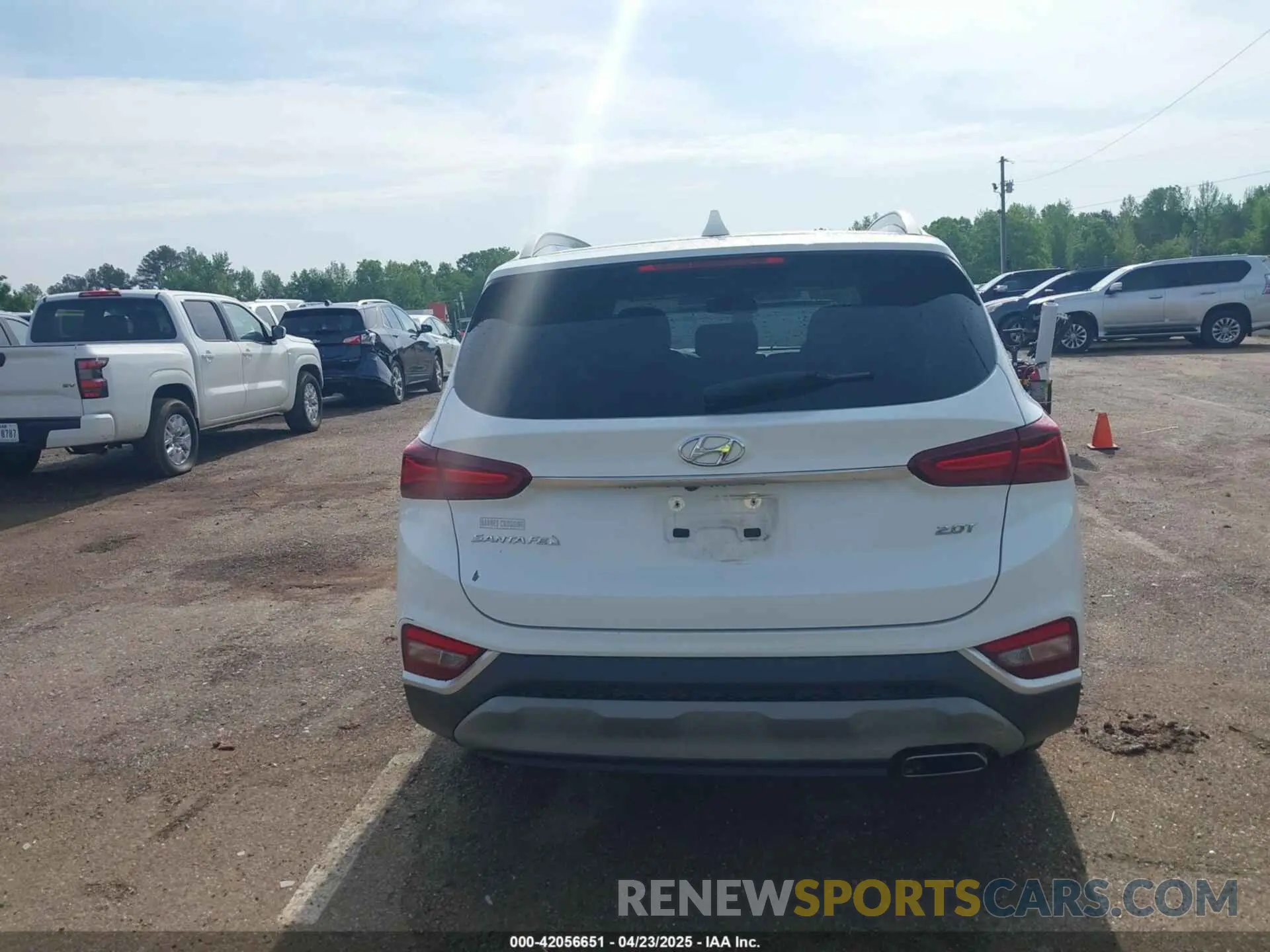 17 Photograph of a damaged car 5NMS53AA7KH052358 HYUNDAI SANTA FE 2019