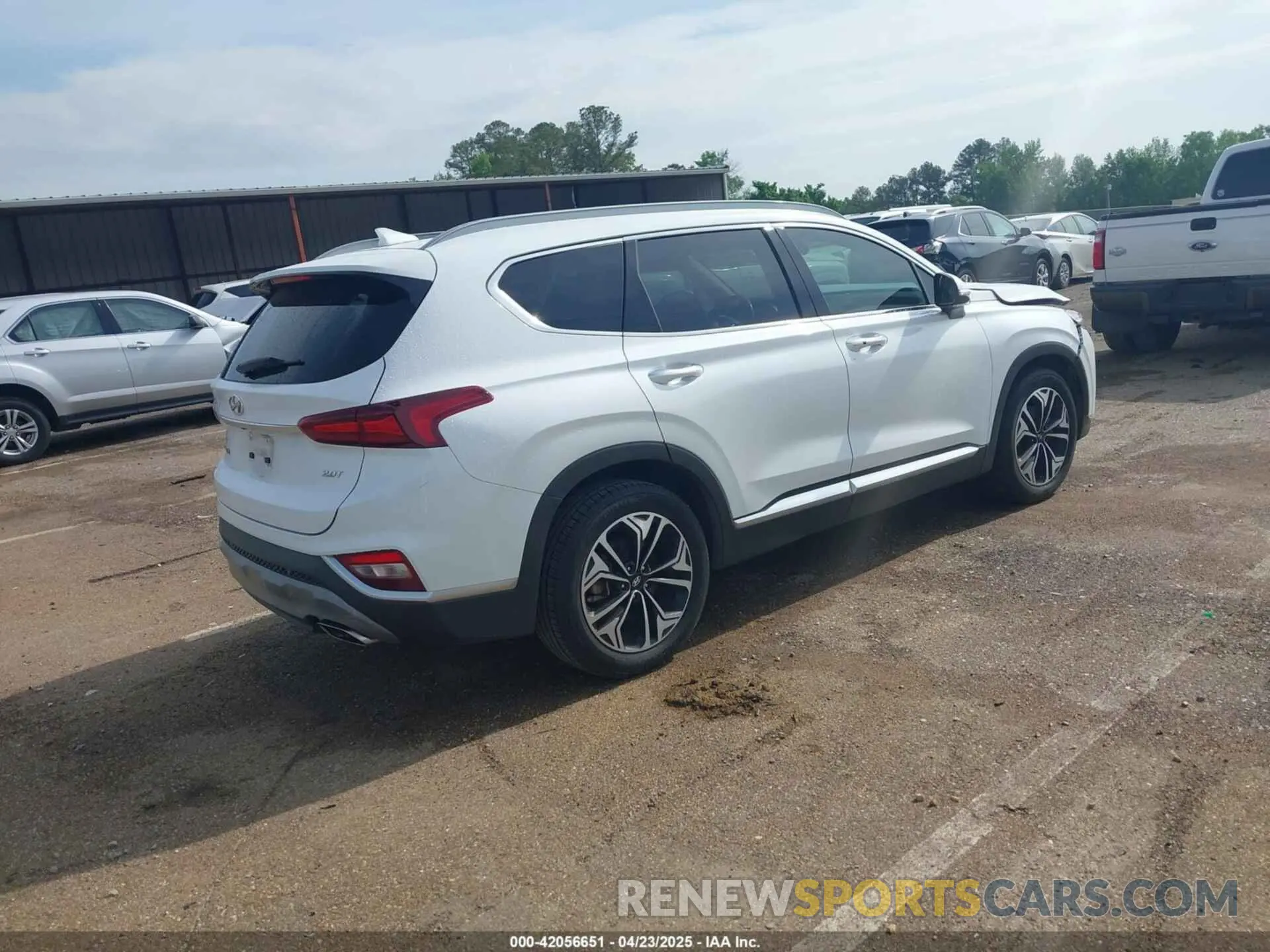 4 Photograph of a damaged car 5NMS53AA7KH052358 HYUNDAI SANTA FE 2019