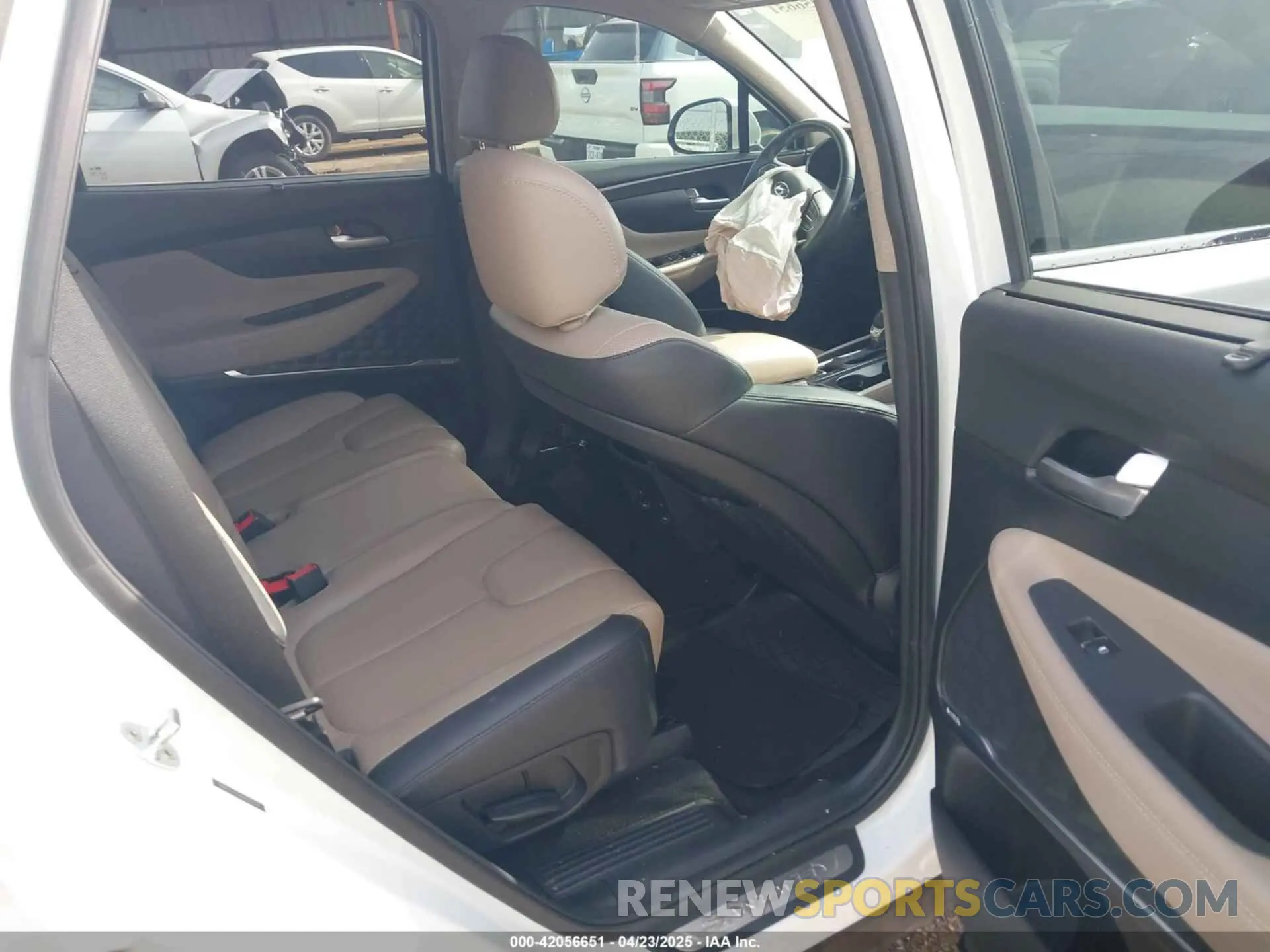 8 Photograph of a damaged car 5NMS53AA7KH052358 HYUNDAI SANTA FE 2019