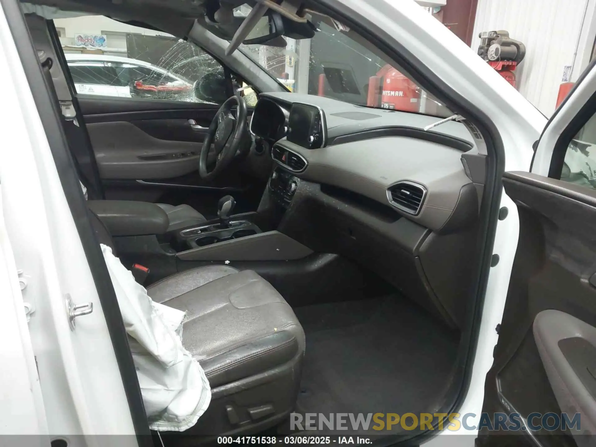 5 Photograph of a damaged car 5NMS53AA9KH013271 HYUNDAI SANTA FE 2019