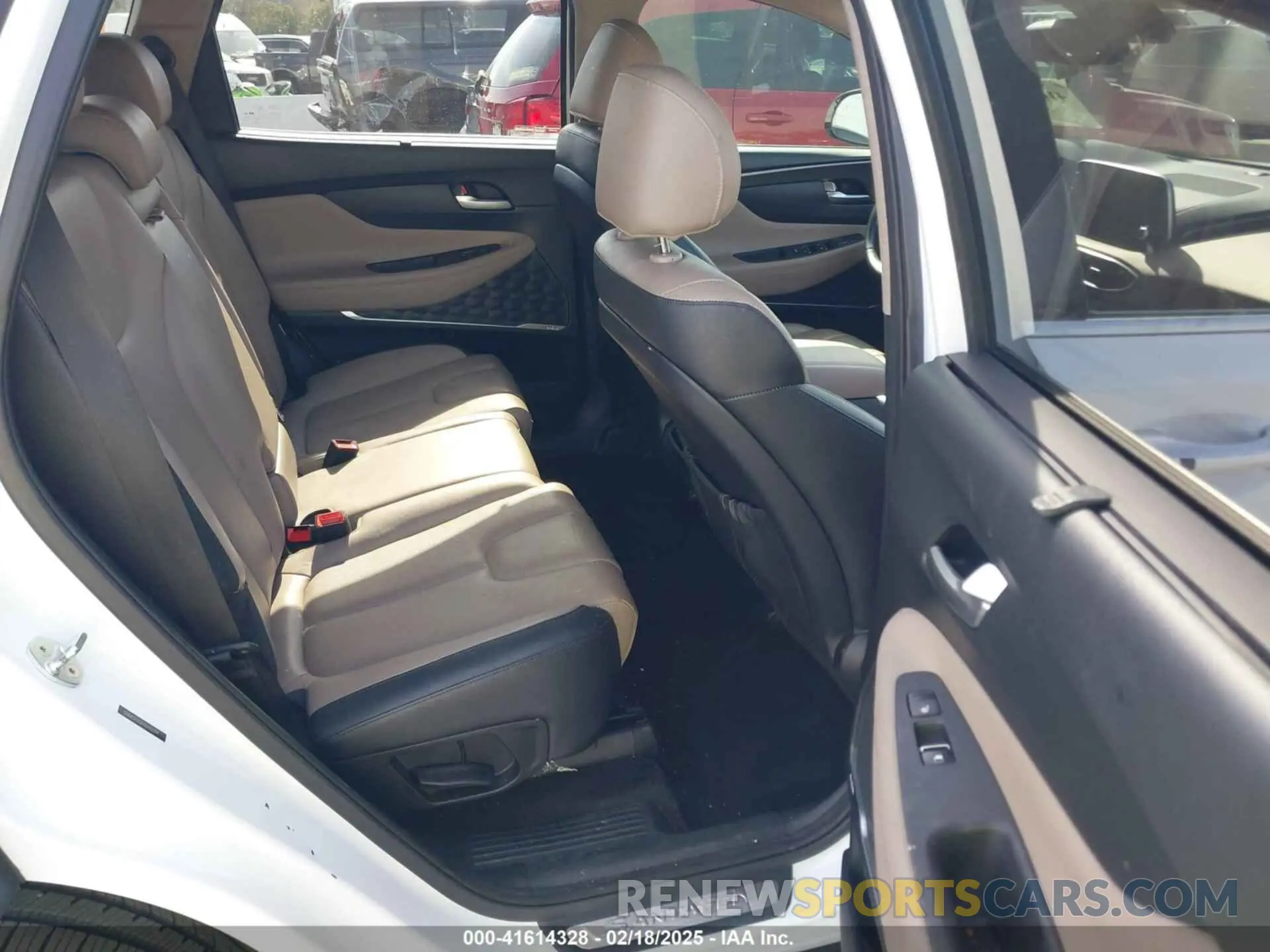 8 Photograph of a damaged car 5NMS53AA9KH112799 HYUNDAI SANTA FE 2019