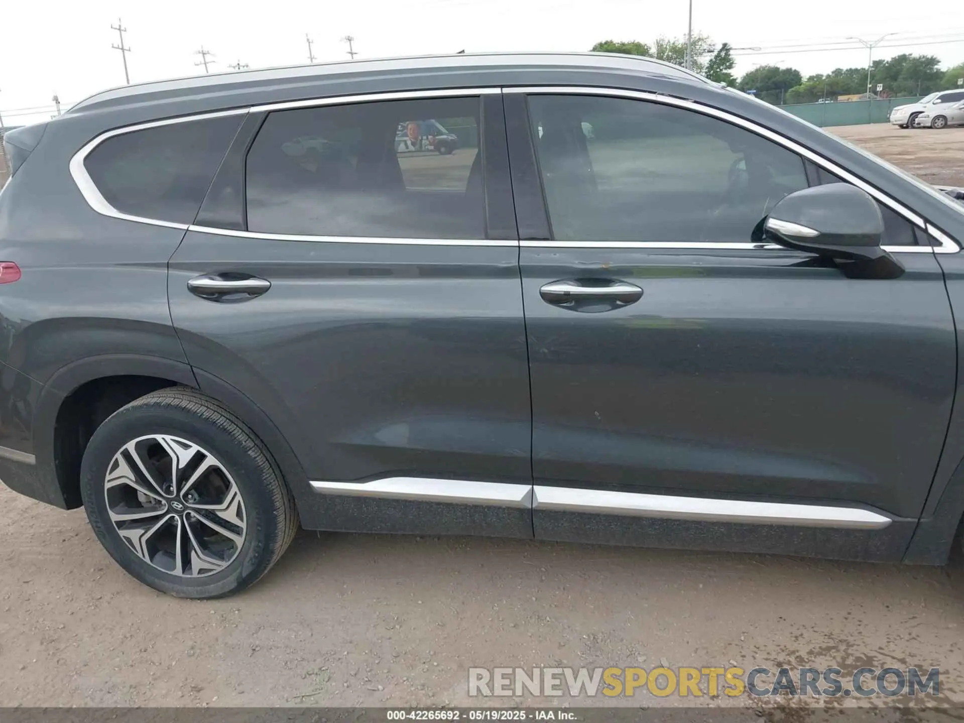 13 Photograph of a damaged car 5NMS53AA9KH116223 HYUNDAI SANTA FE 2019