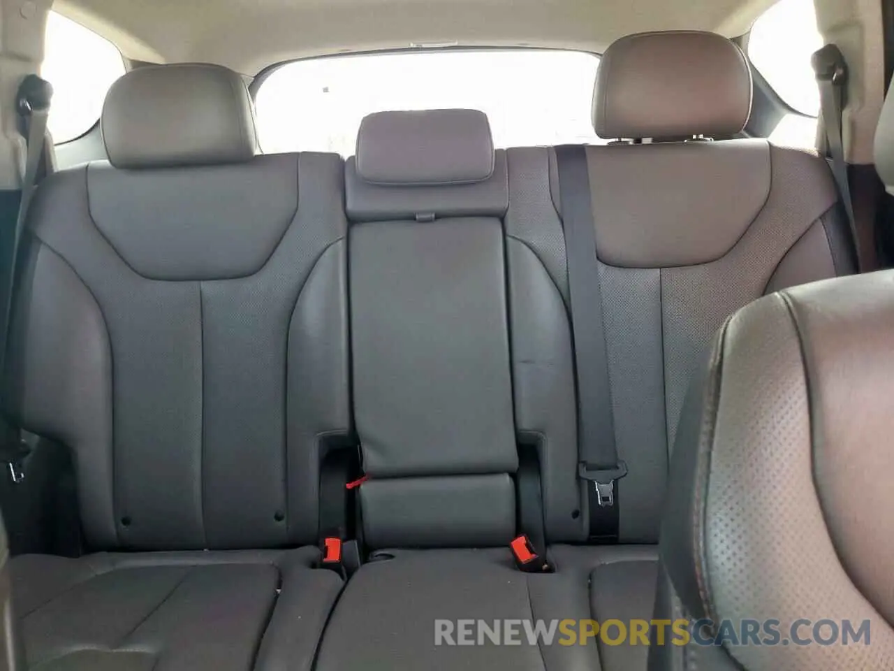 10 Photograph of a damaged car 5NMS53AD4KH115121 HYUNDAI SANTA FE 2019