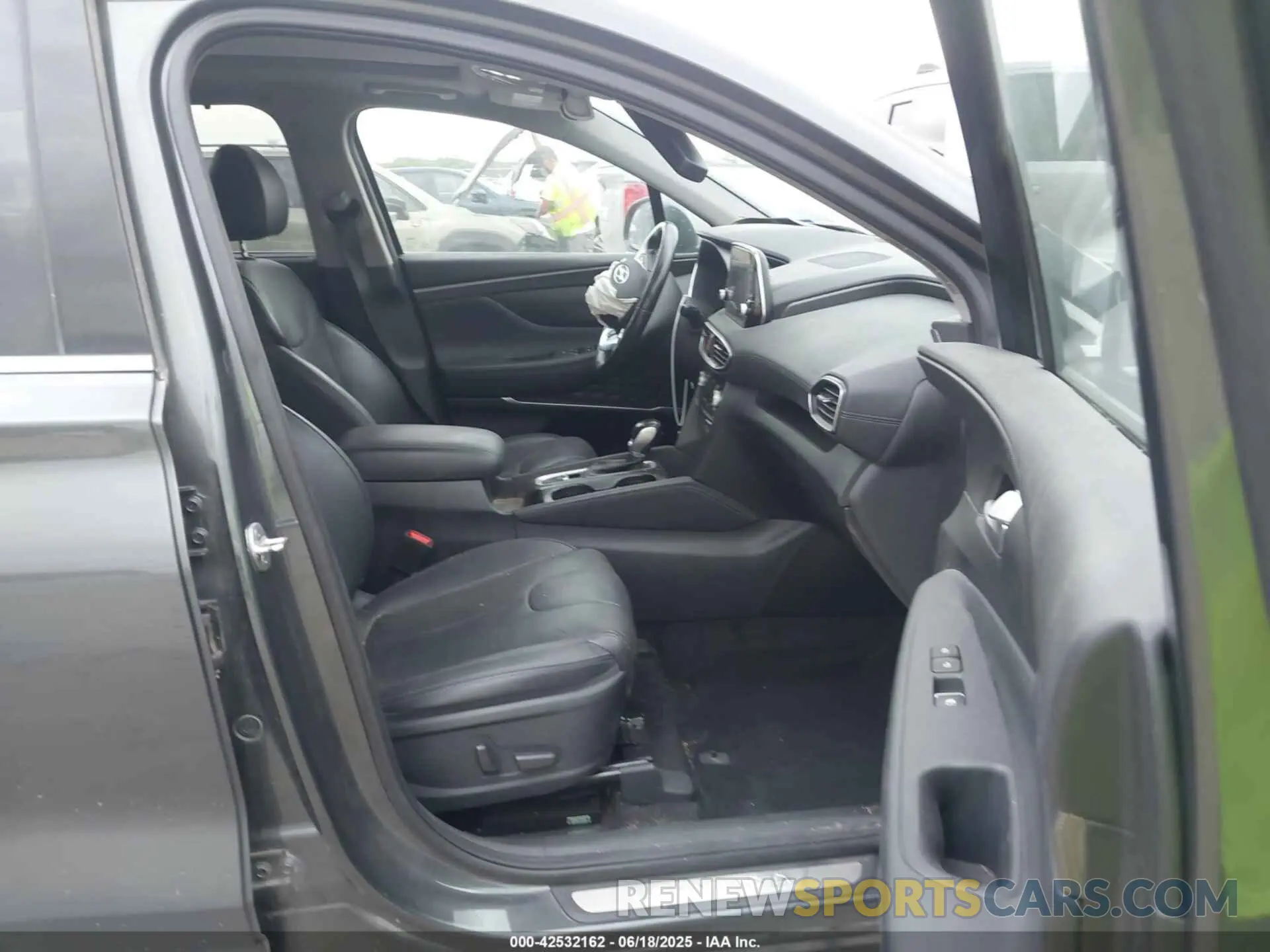 5 Photograph of a damaged car 5NMS53AD7KH126937 HYUNDAI SANTA FE 2019