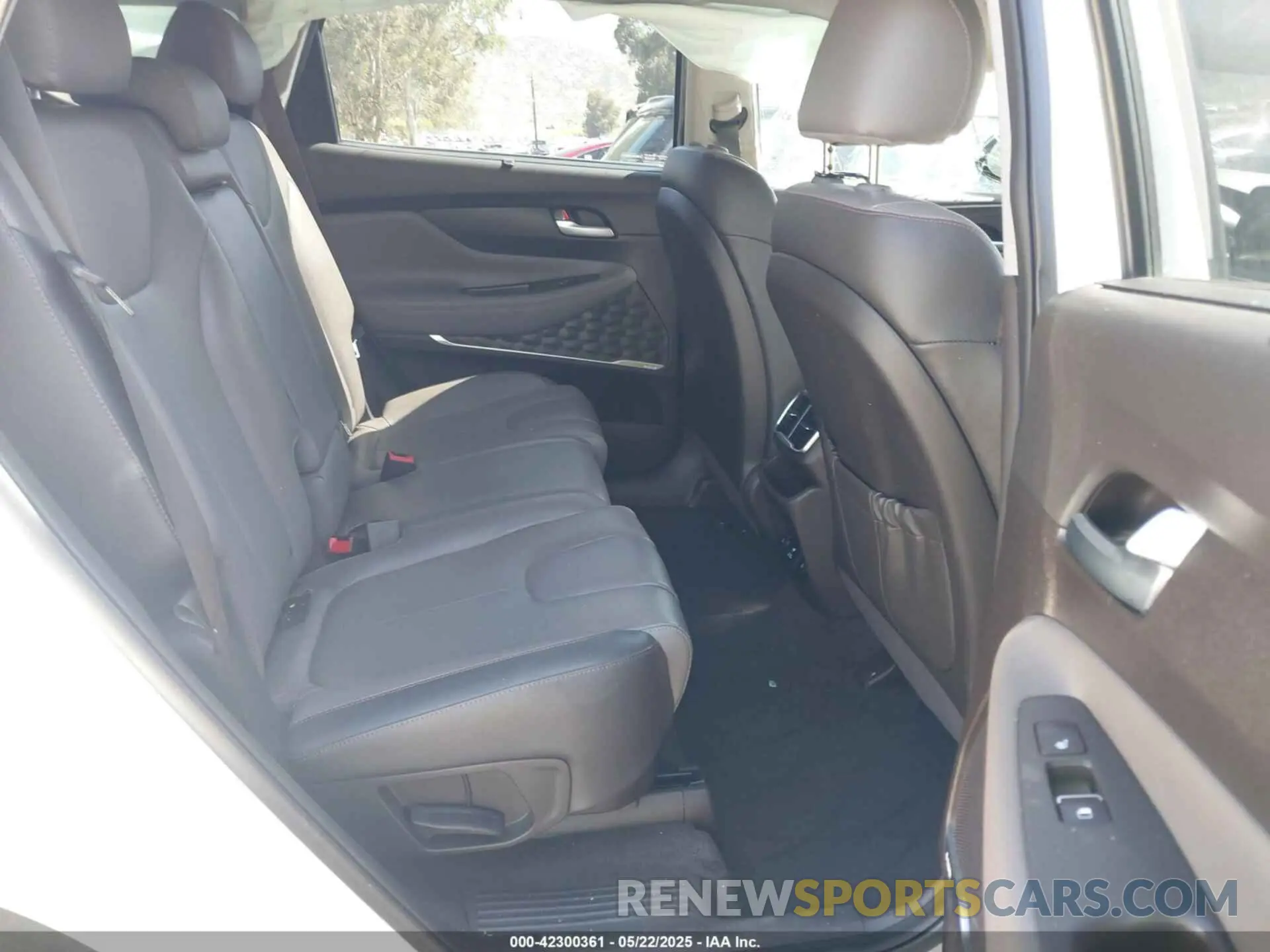 8 Photograph of a damaged car 5NMS53AD8KH051231 HYUNDAI SANTA FE 2019