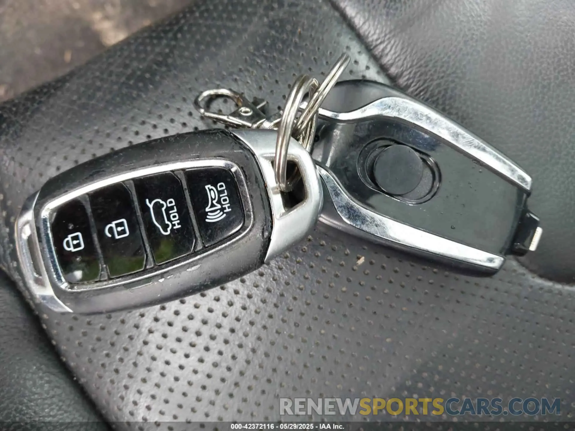 11 Photograph of a damaged car 5NMS53AD9KH001597 HYUNDAI SANTA FE 2019