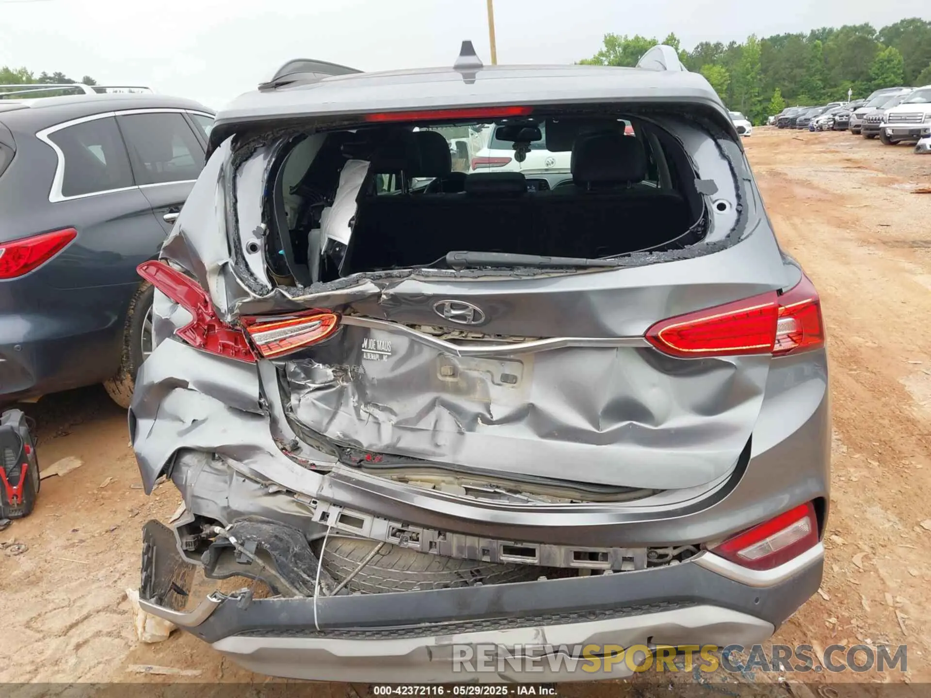 16 Photograph of a damaged car 5NMS53AD9KH001597 HYUNDAI SANTA FE 2019