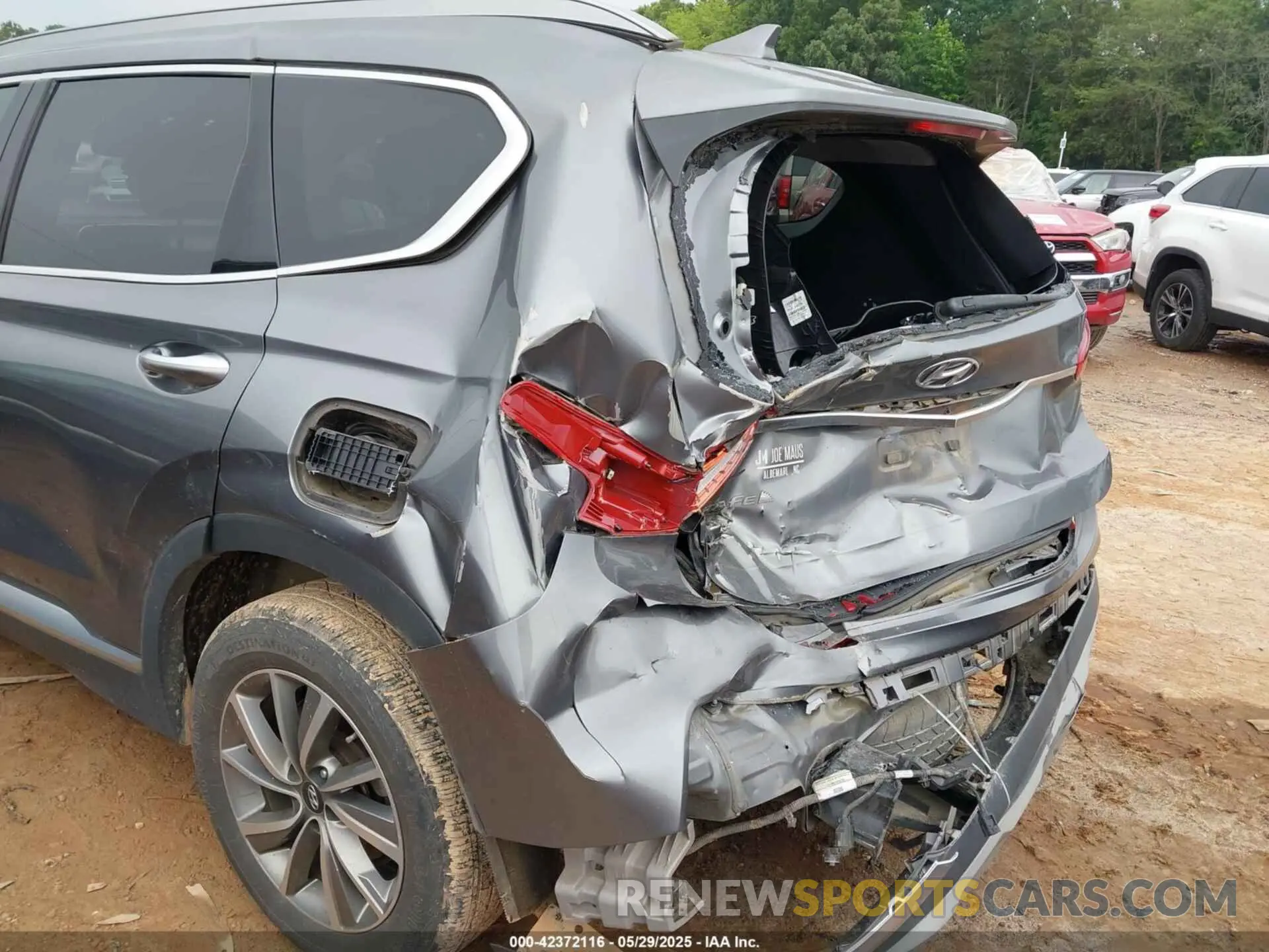 17 Photograph of a damaged car 5NMS53AD9KH001597 HYUNDAI SANTA FE 2019