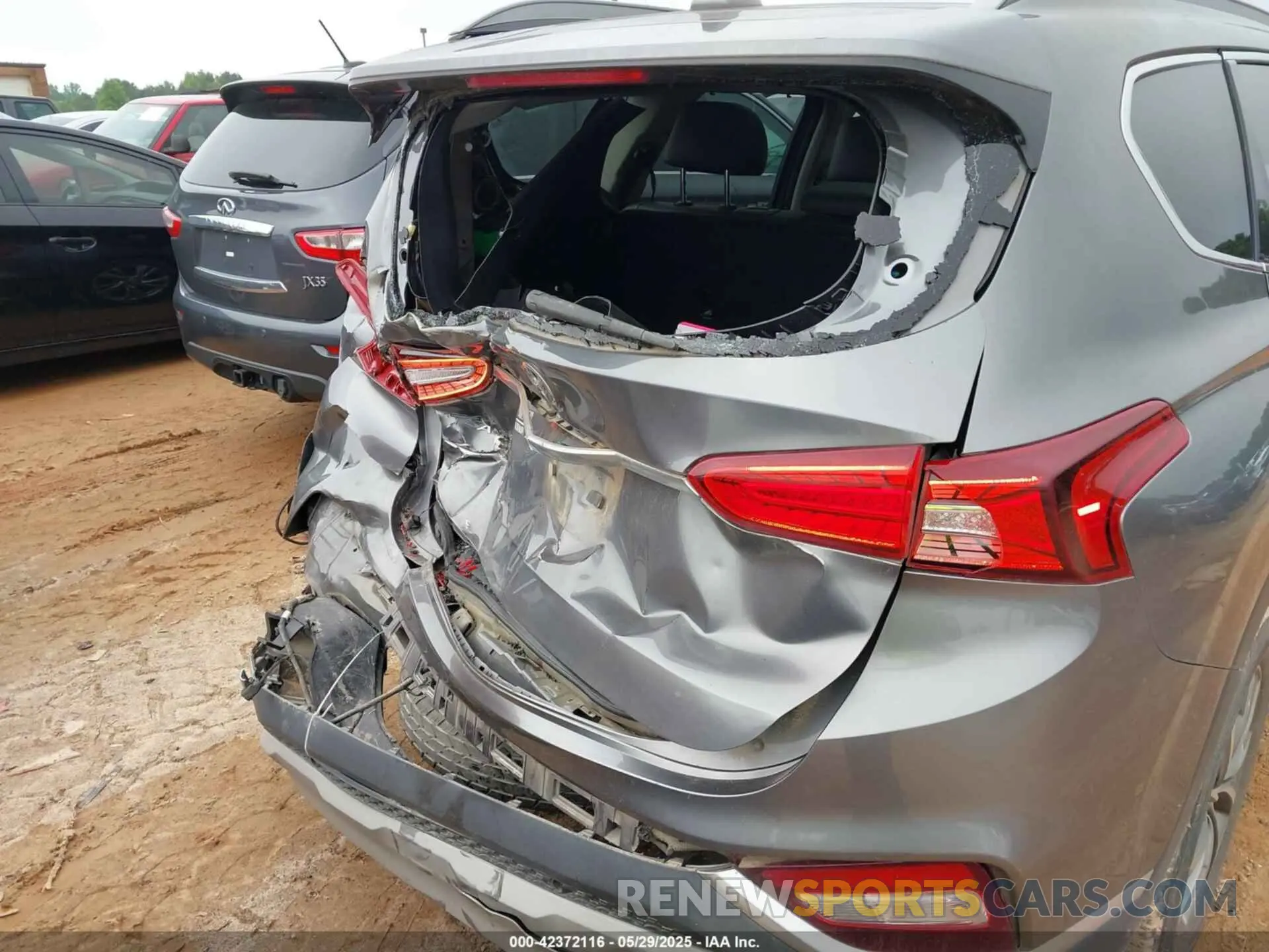 18 Photograph of a damaged car 5NMS53AD9KH001597 HYUNDAI SANTA FE 2019