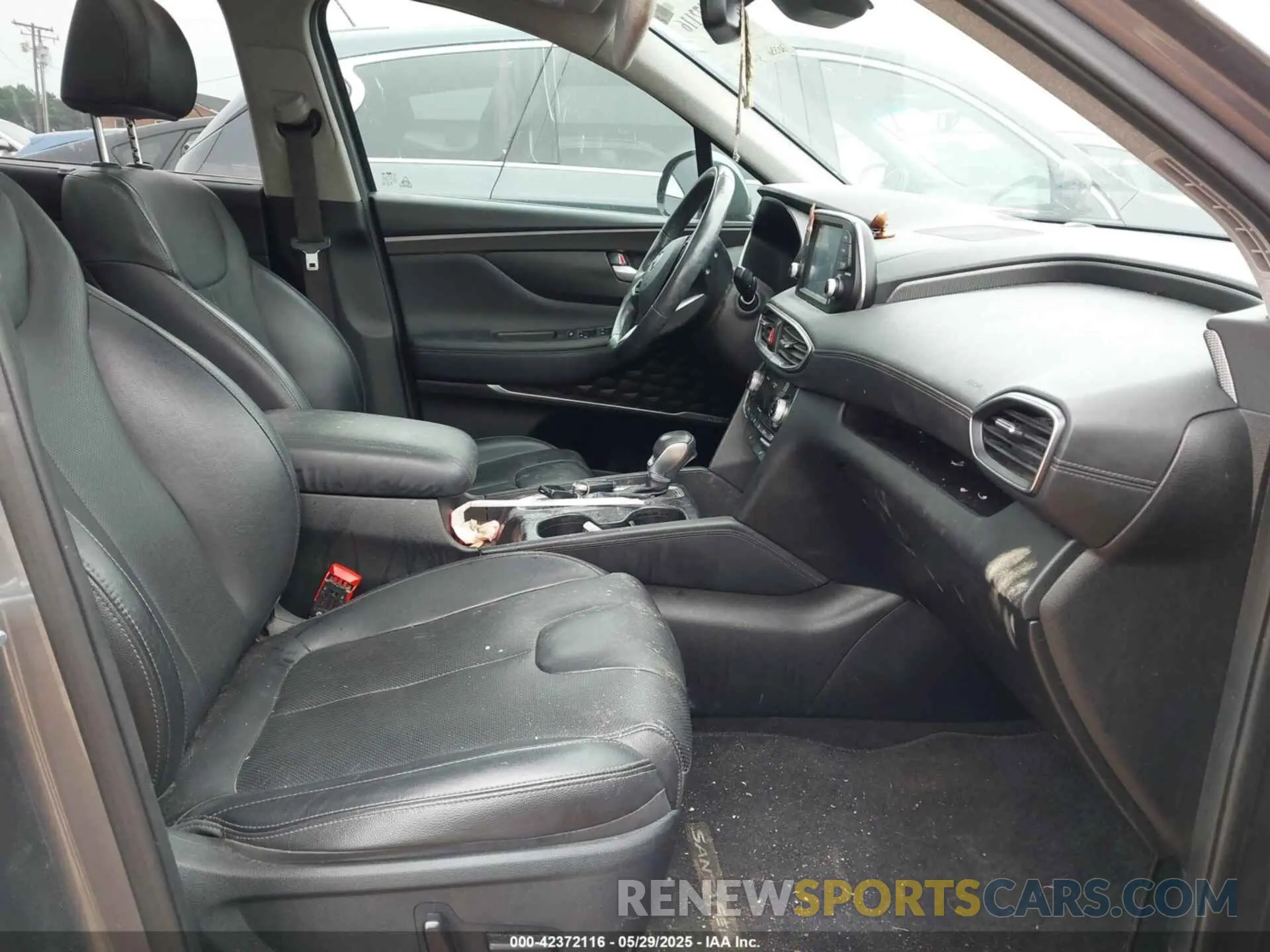 5 Photograph of a damaged car 5NMS53AD9KH001597 HYUNDAI SANTA FE 2019