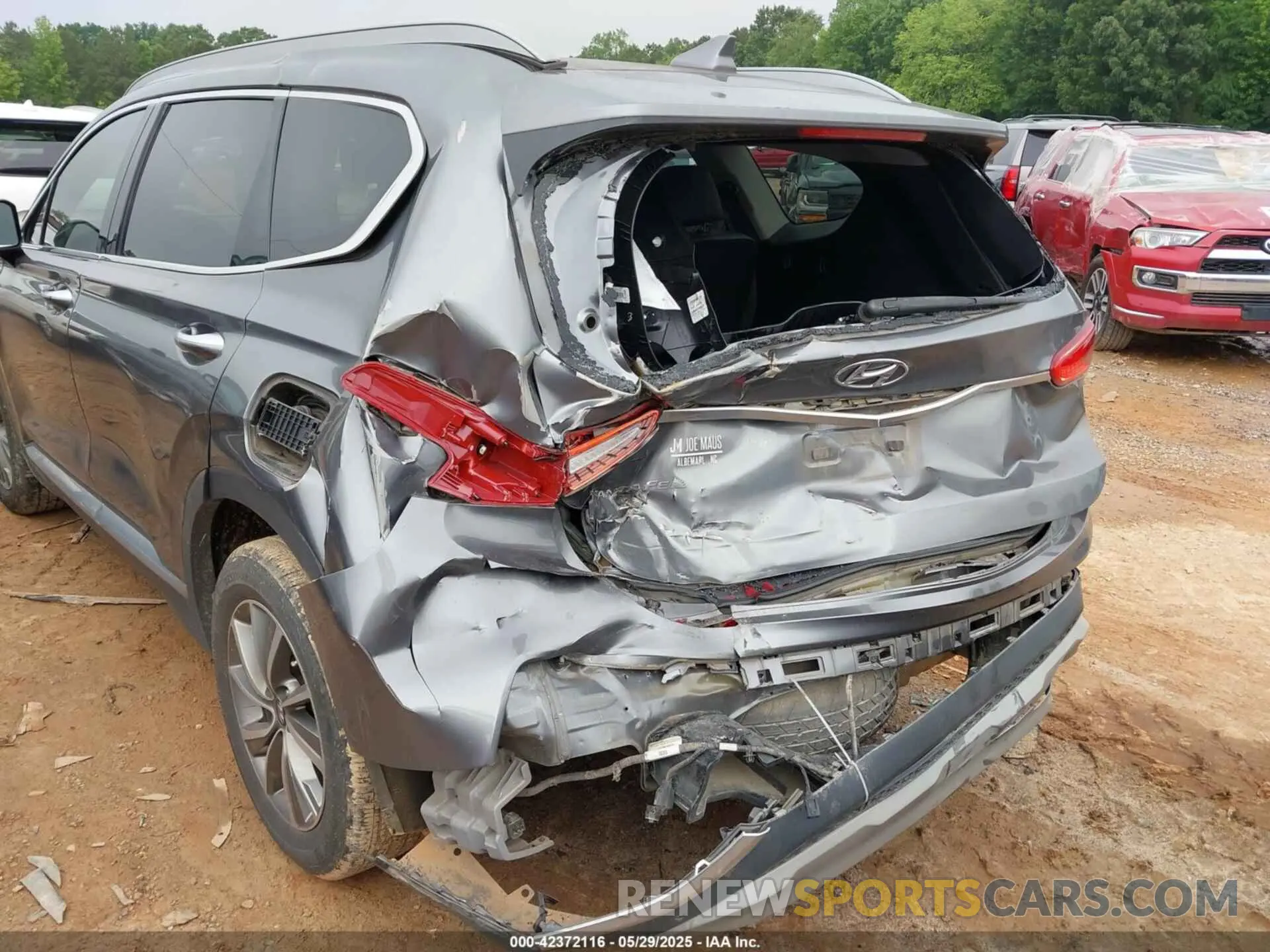 6 Photograph of a damaged car 5NMS53AD9KH001597 HYUNDAI SANTA FE 2019