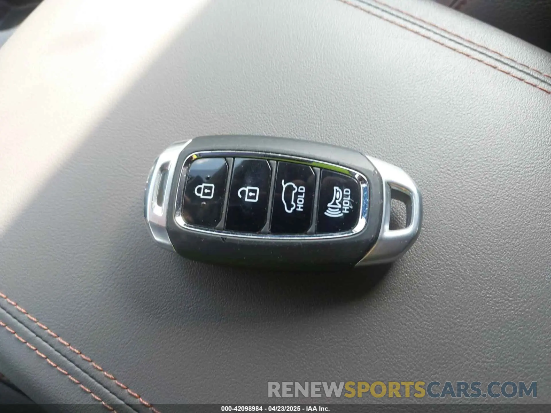 11 Photograph of a damaged car 5NMS53AD9KH028668 HYUNDAI SANTA FE 2019
