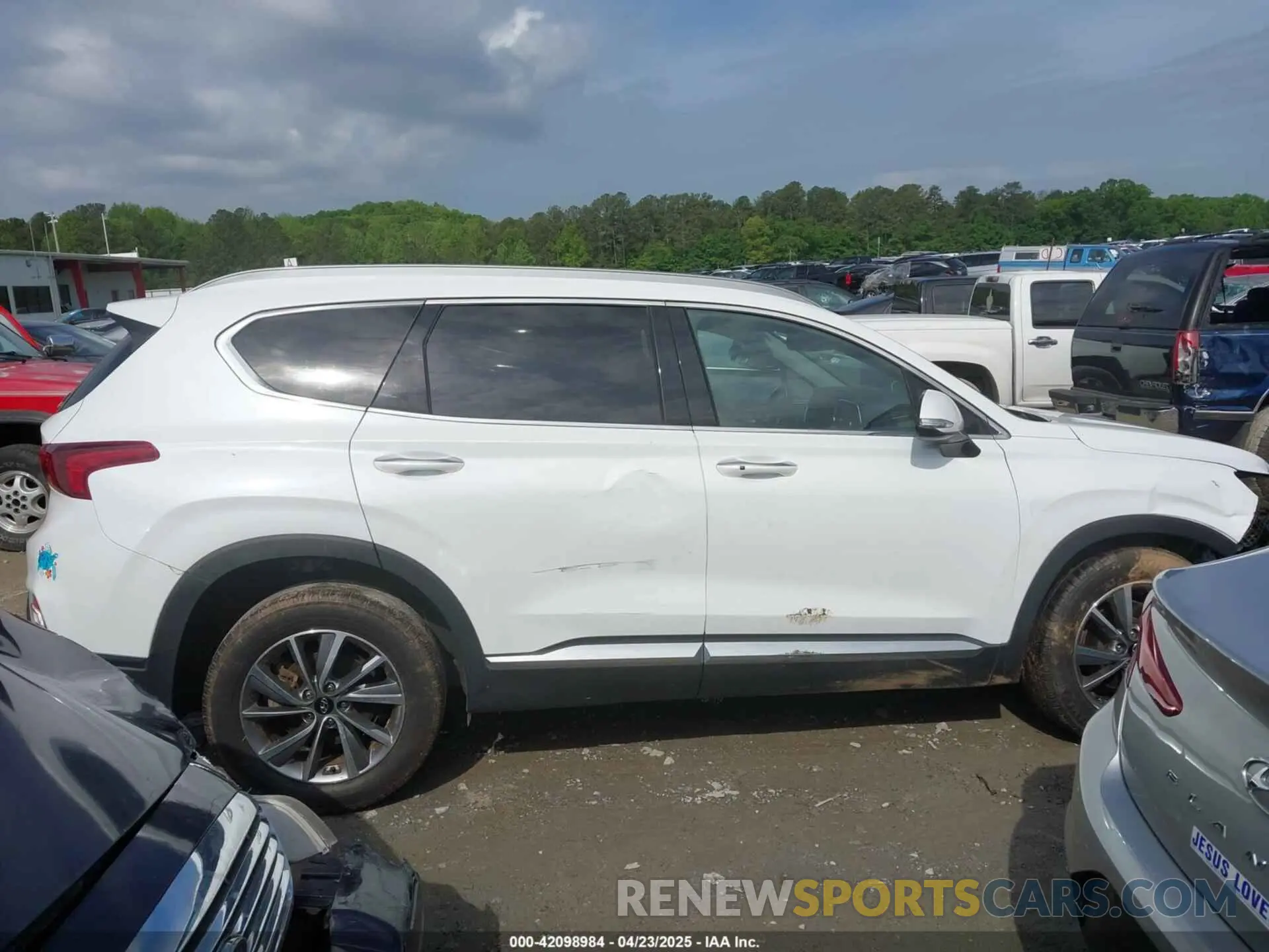 13 Photograph of a damaged car 5NMS53AD9KH028668 HYUNDAI SANTA FE 2019