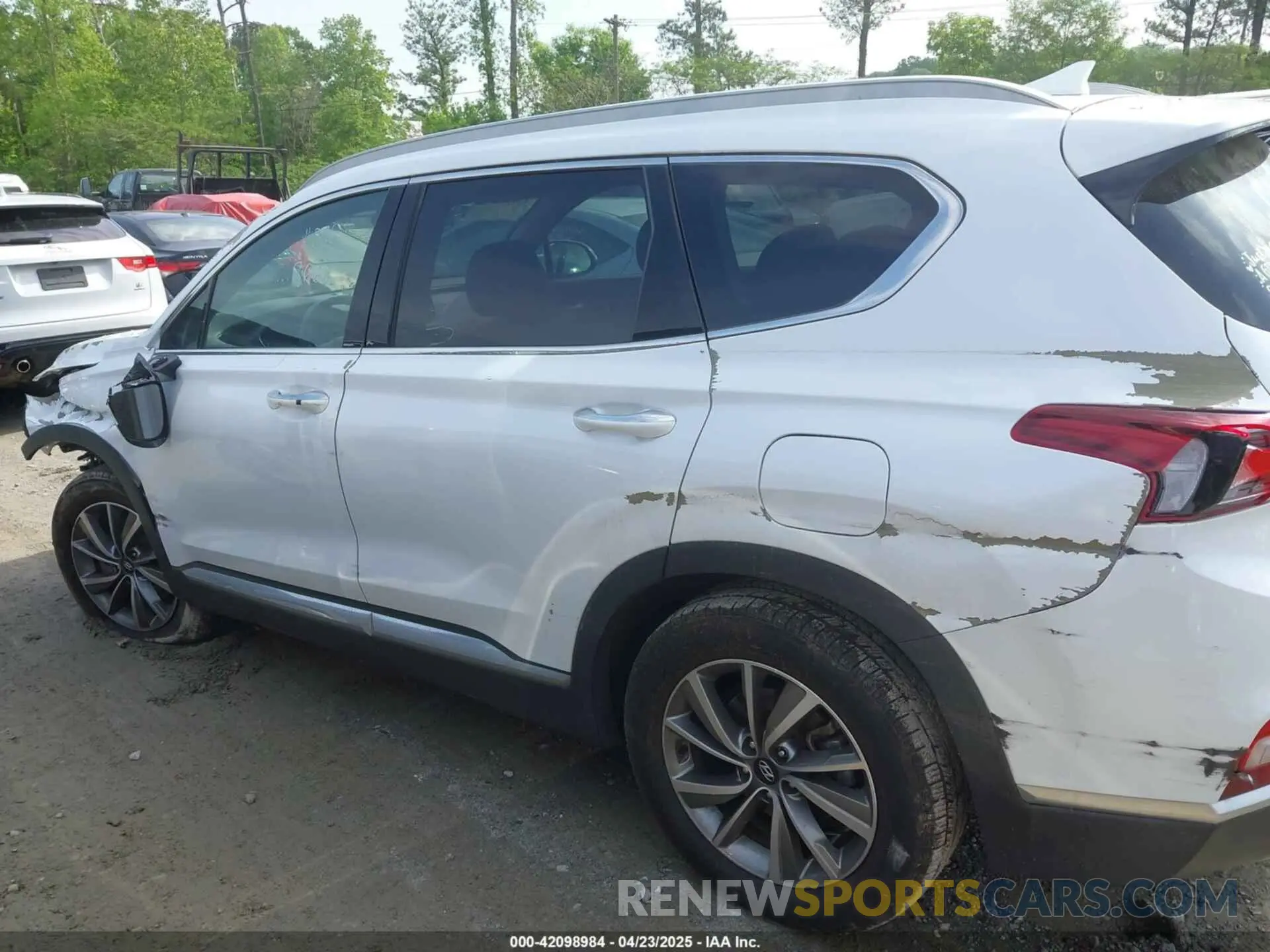14 Photograph of a damaged car 5NMS53AD9KH028668 HYUNDAI SANTA FE 2019