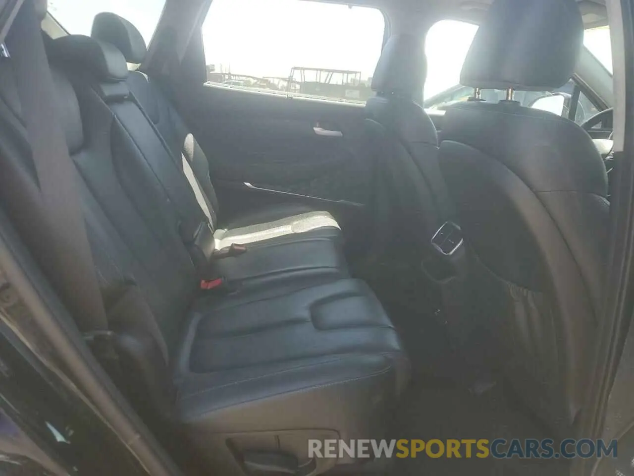 11 Photograph of a damaged car 5NMS5CAA0KH016737 HYUNDAI SANTA FE 2019