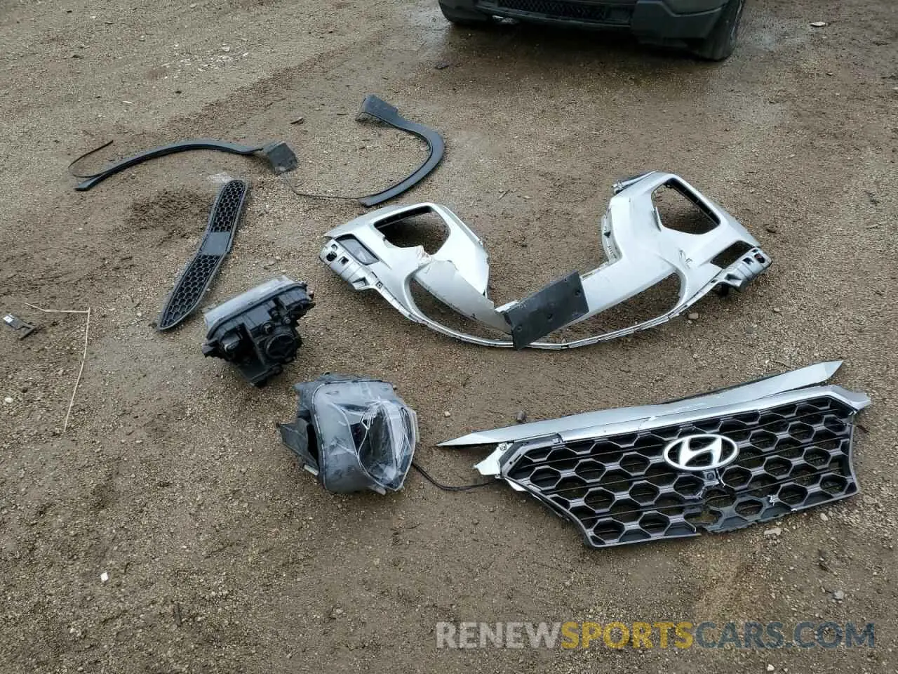 12 Photograph of a damaged car 5NMS5CAA1KH068443 HYUNDAI SANTA FE 2019