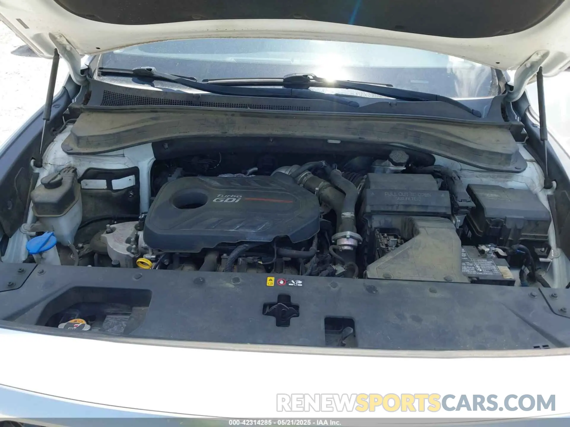 10 Photograph of a damaged car 5NMS5CAA1KH136238 HYUNDAI SANTA FE 2019