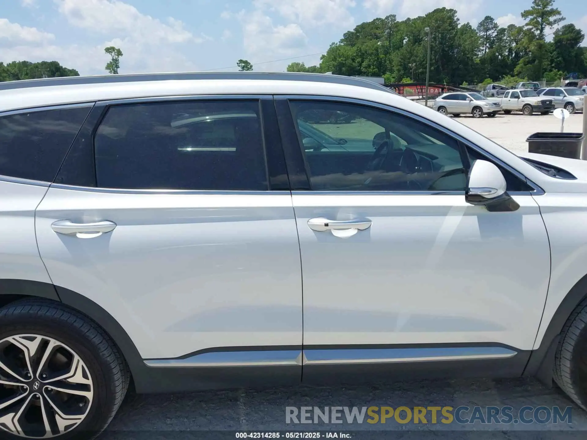 13 Photograph of a damaged car 5NMS5CAA1KH136238 HYUNDAI SANTA FE 2019