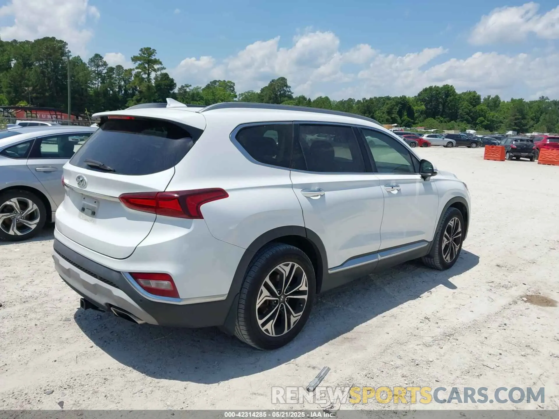 4 Photograph of a damaged car 5NMS5CAA1KH136238 HYUNDAI SANTA FE 2019