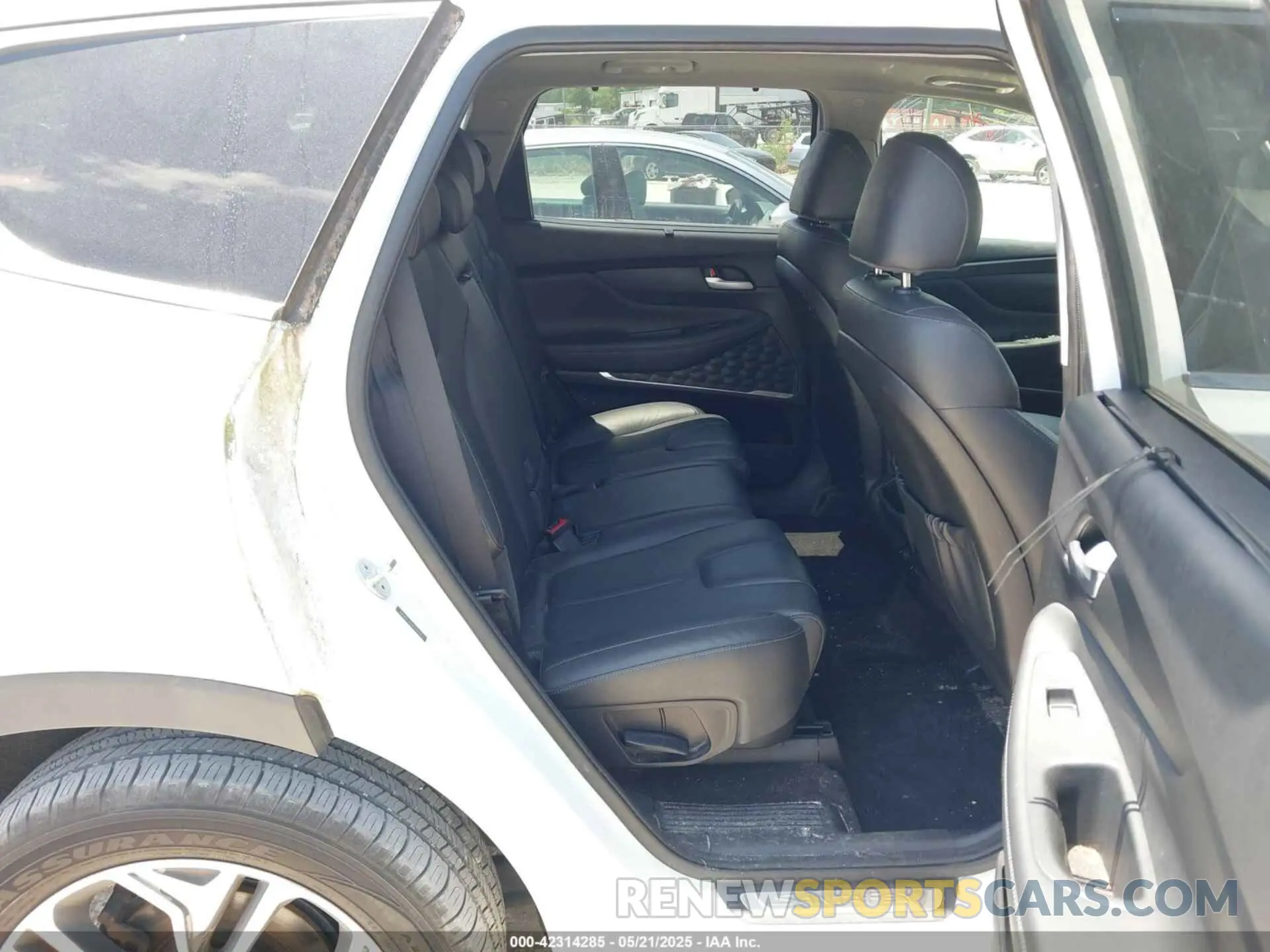 8 Photograph of a damaged car 5NMS5CAA1KH136238 HYUNDAI SANTA FE 2019