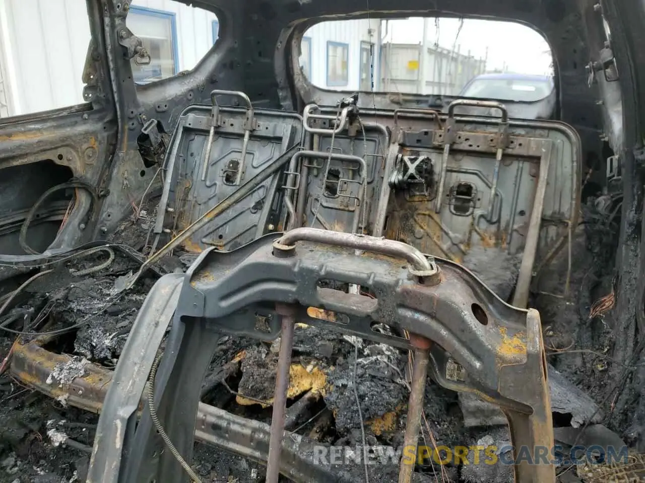 10 Photograph of a damaged car 5NMS5CAA2KH056303 HYUNDAI SANTA FE 2019