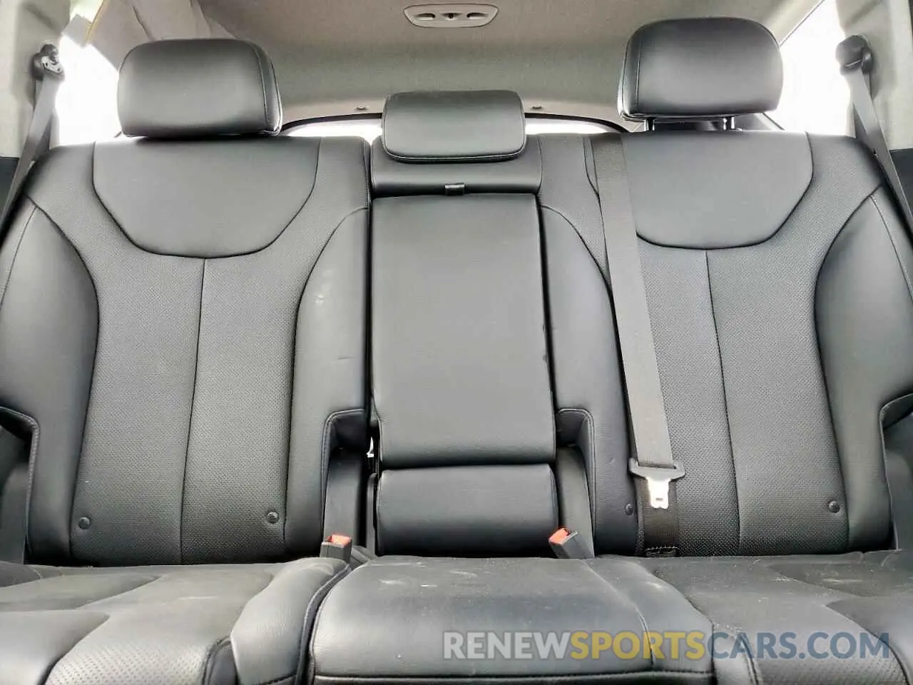 10 Photograph of a damaged car 5NMS5CAA3KH012794 HYUNDAI SANTA FE 2019