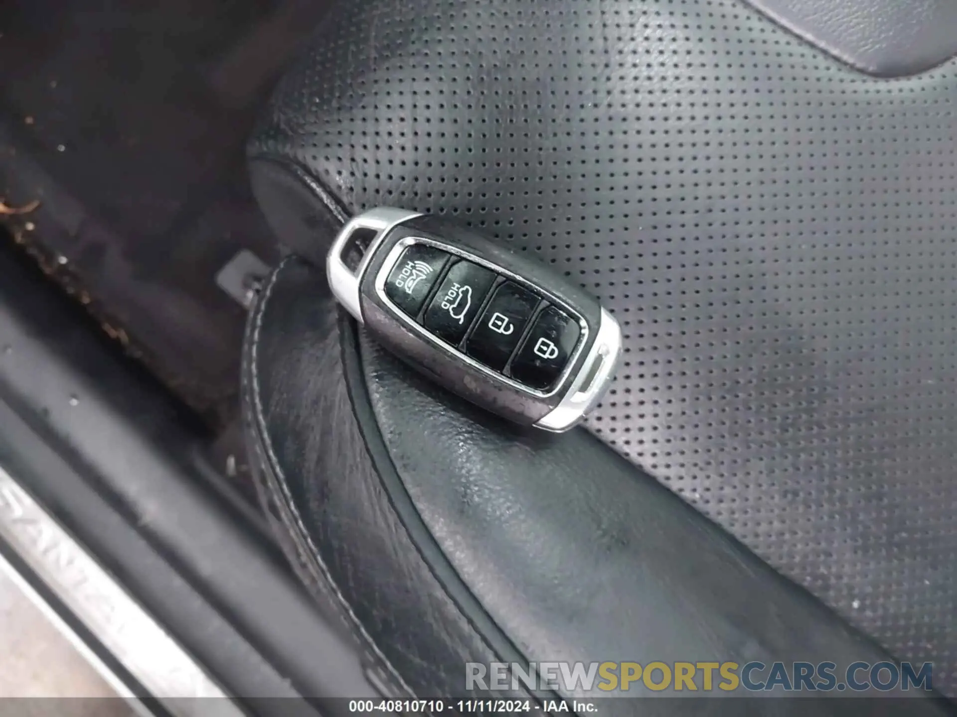 11 Photograph of a damaged car 5NMS5CAA3KH036089 HYUNDAI SANTA FE 2019