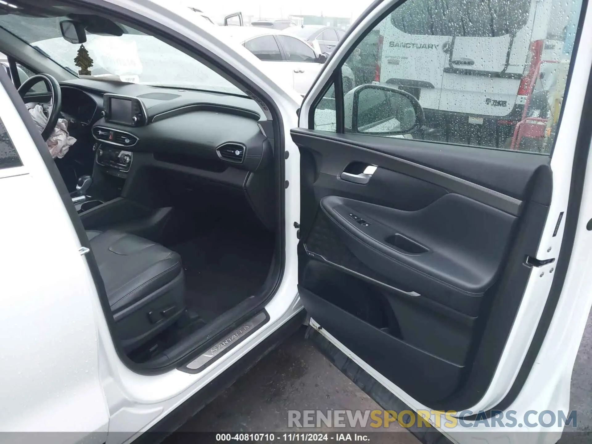 5 Photograph of a damaged car 5NMS5CAA3KH036089 HYUNDAI SANTA FE 2019