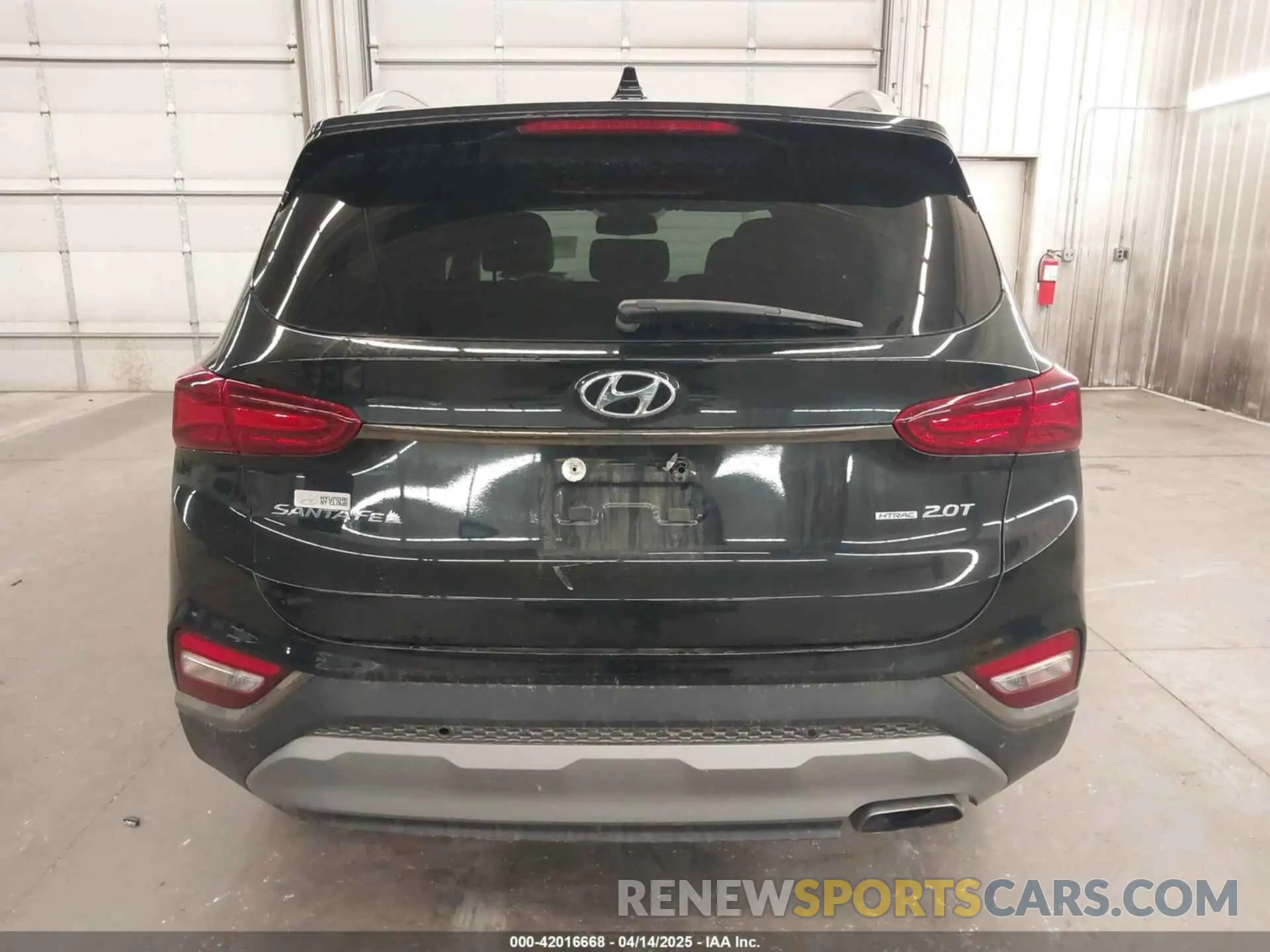 17 Photograph of a damaged car 5NMS5CAA3KH067925 HYUNDAI SANTA FE 2019