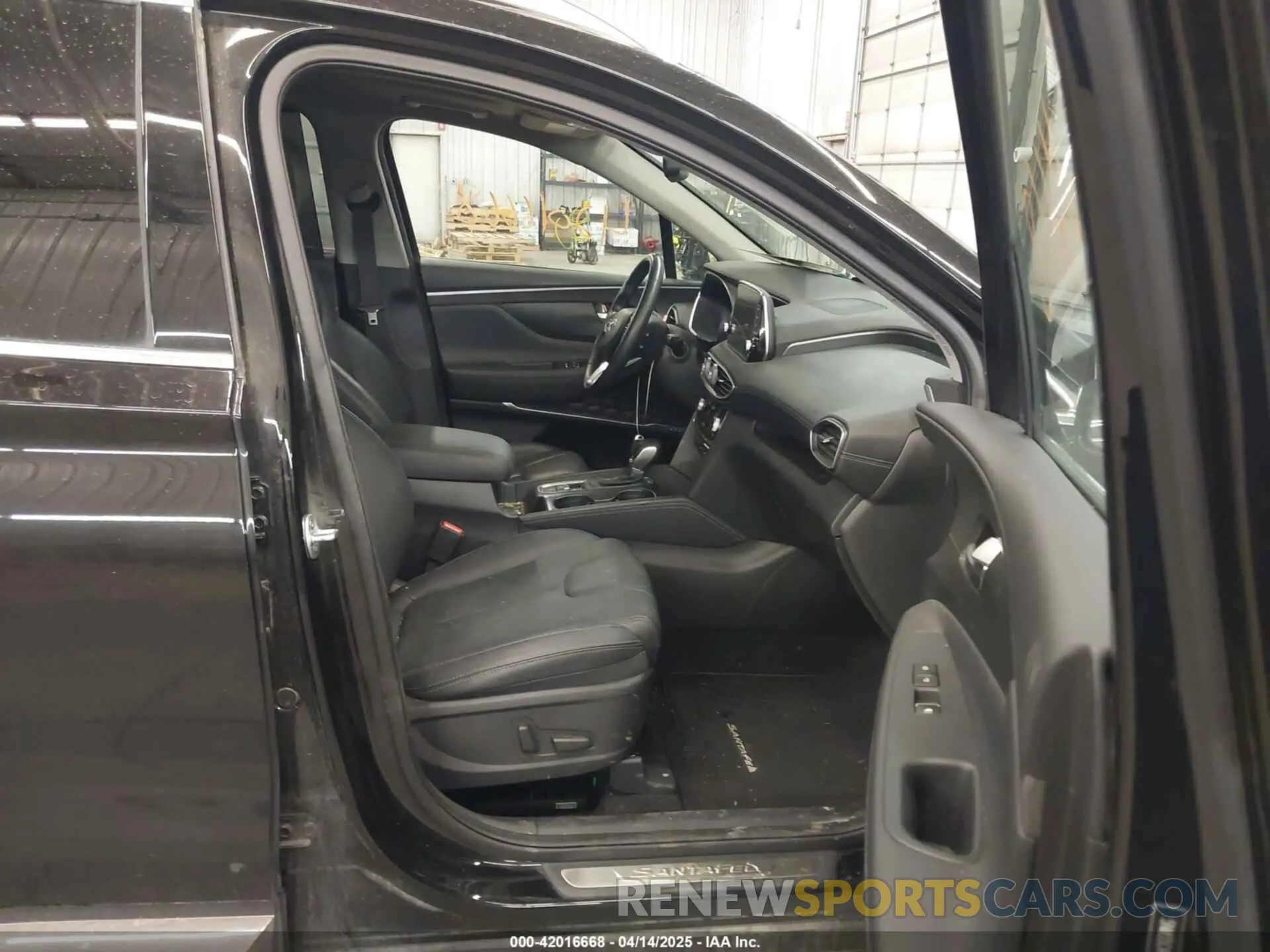 5 Photograph of a damaged car 5NMS5CAA3KH067925 HYUNDAI SANTA FE 2019