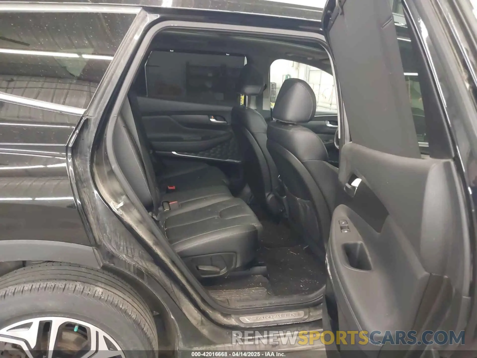 8 Photograph of a damaged car 5NMS5CAA3KH067925 HYUNDAI SANTA FE 2019