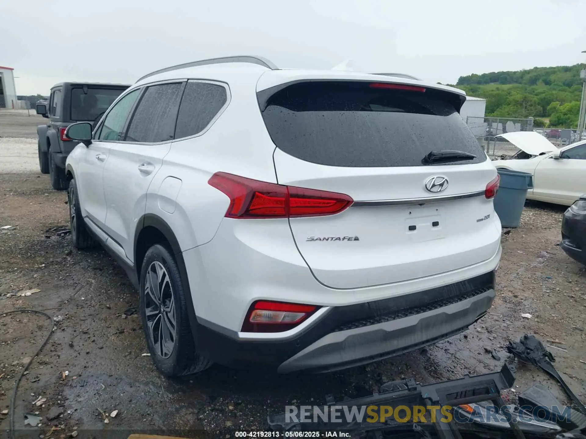 3 Photograph of a damaged car 5NMS5CAA4KH040376 HYUNDAI SANTA FE 2019