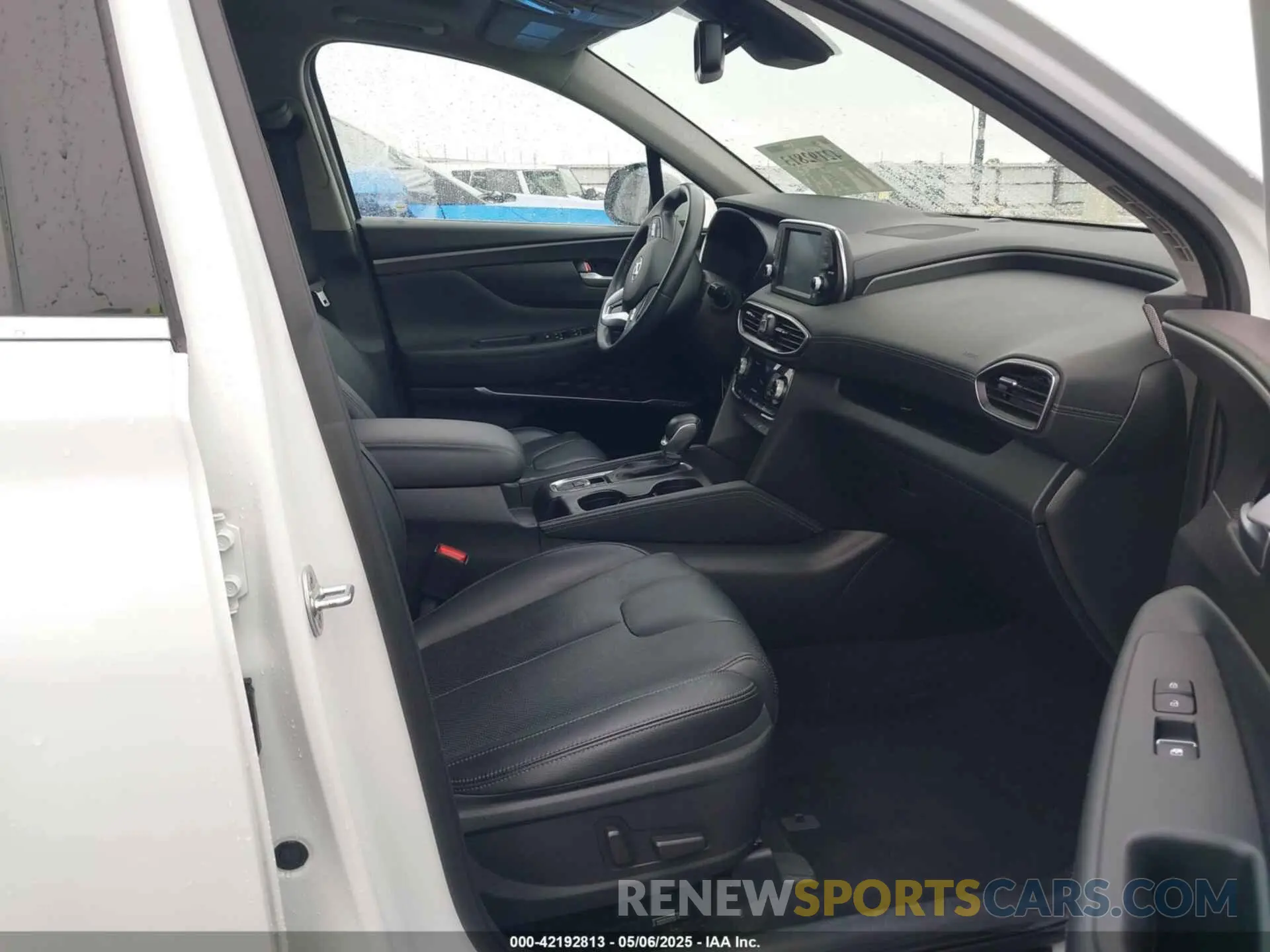 5 Photograph of a damaged car 5NMS5CAA4KH040376 HYUNDAI SANTA FE 2019