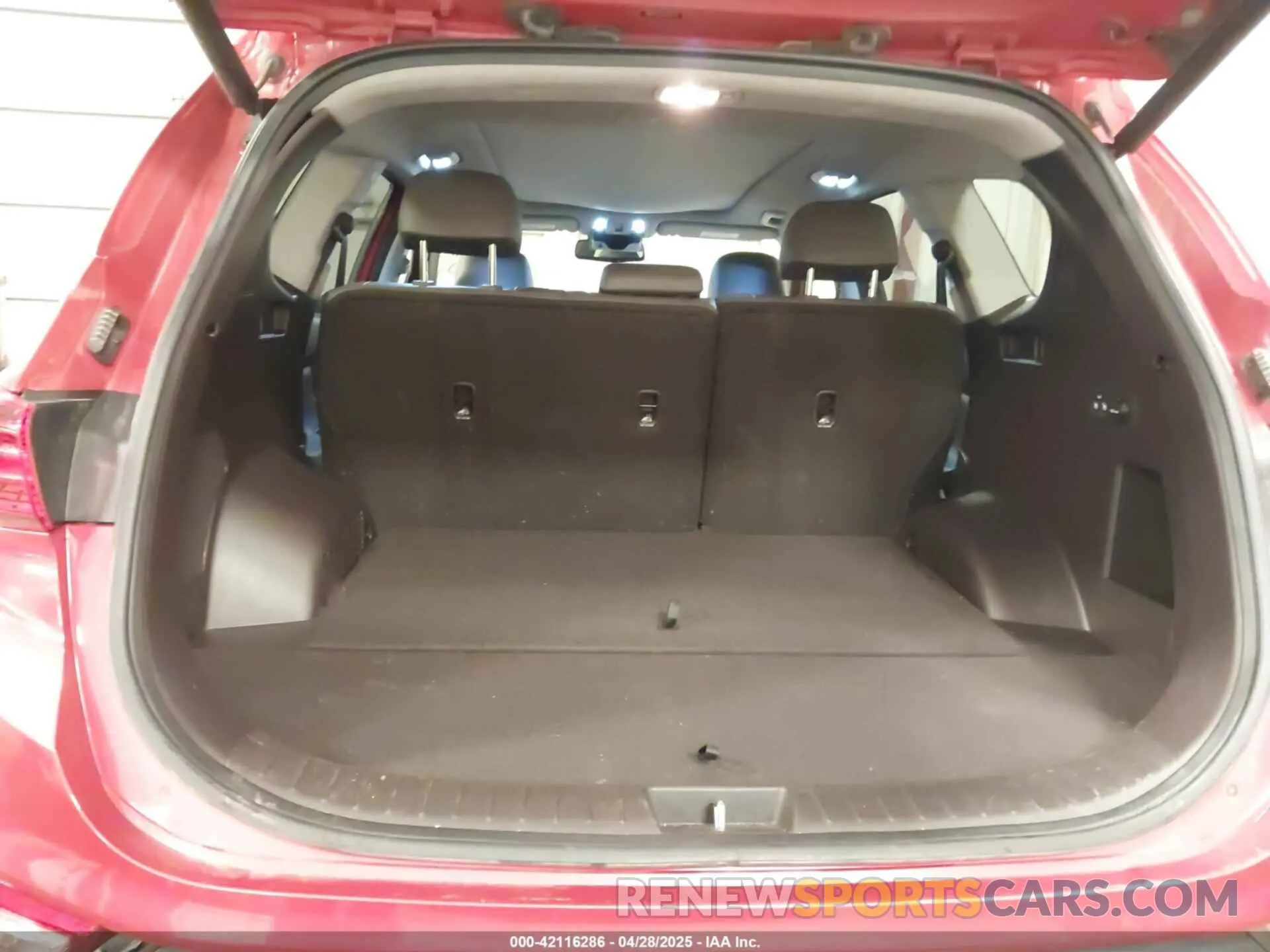 17 Photograph of a damaged car 5NMS5CAA4KH067125 HYUNDAI SANTA FE 2019