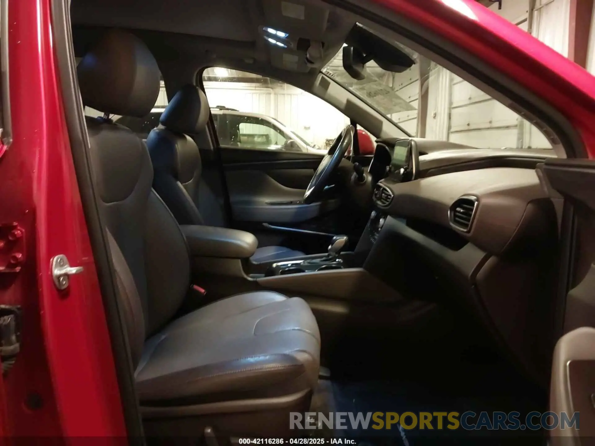 5 Photograph of a damaged car 5NMS5CAA4KH067125 HYUNDAI SANTA FE 2019