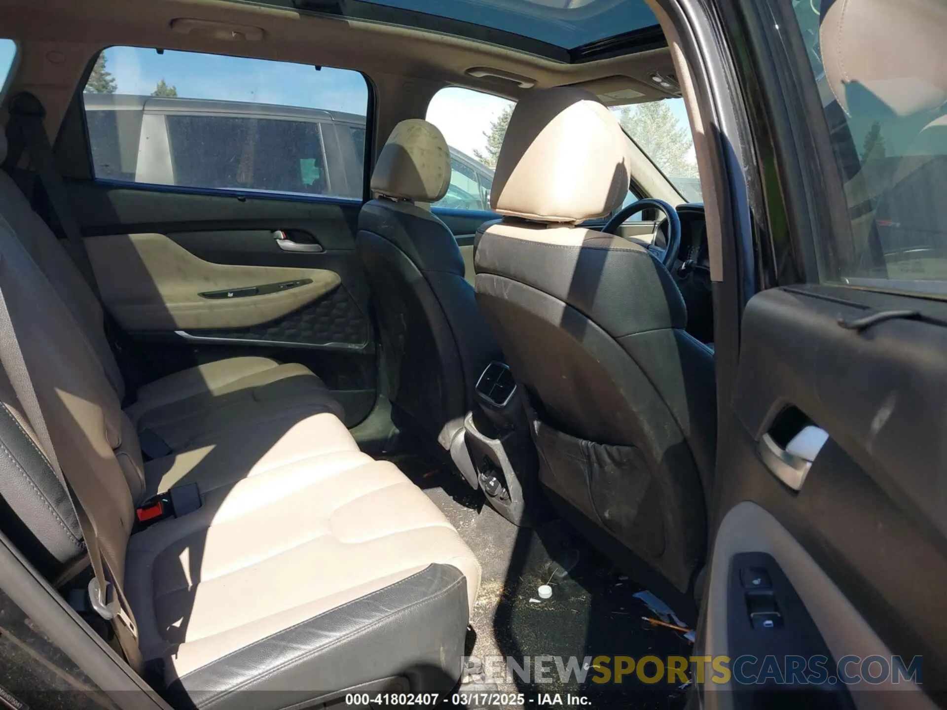 8 Photograph of a damaged car 5NMS5CAA6KH075047 HYUNDAI SANTA FE 2019