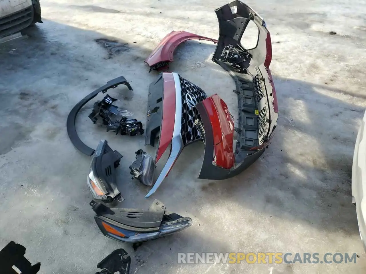 13 Photograph of a damaged car 5NMS5CAA8KH063336 HYUNDAI SANTA FE 2019