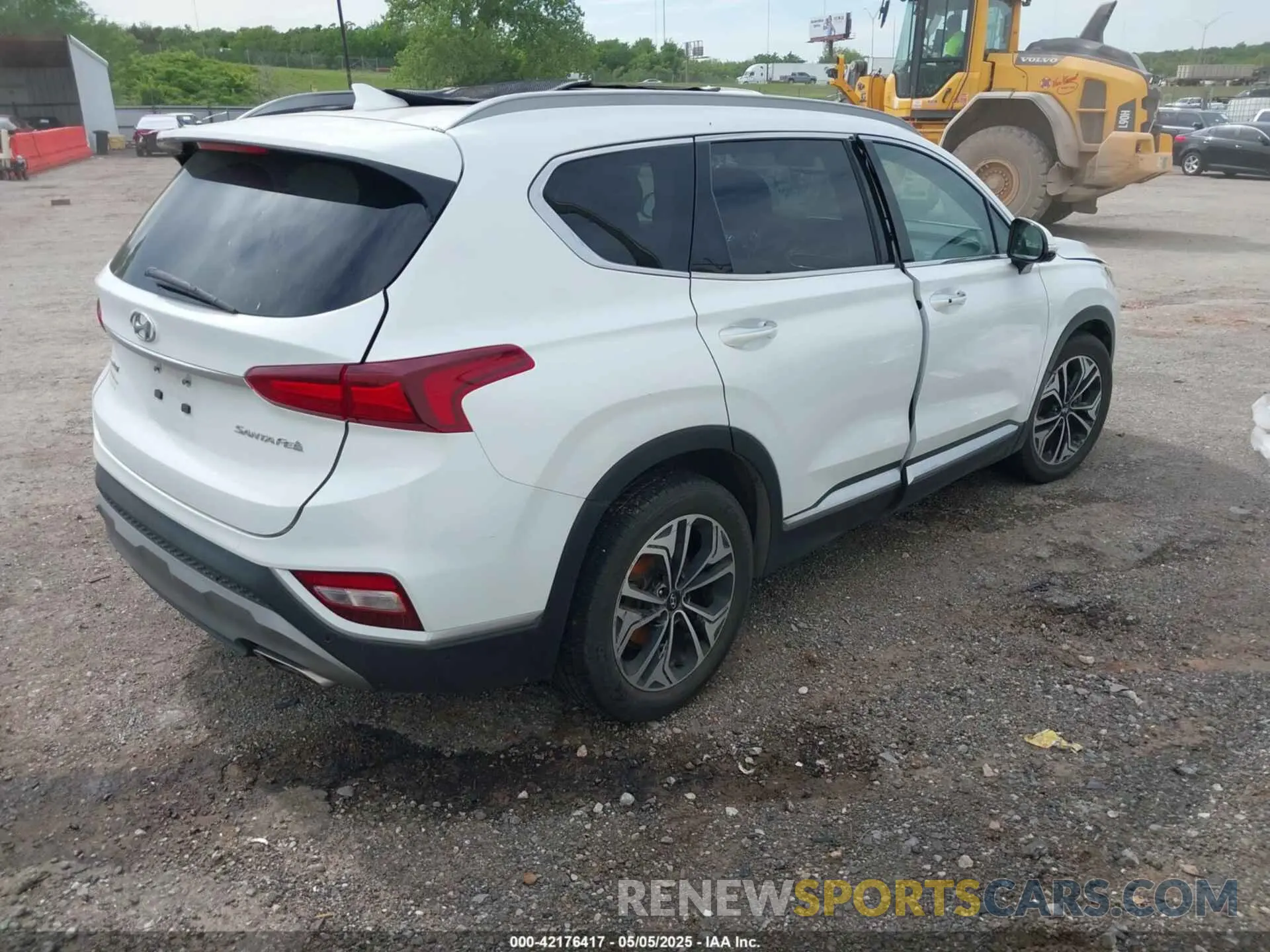 4 Photograph of a damaged car 5NMS5CAA9KH032029 HYUNDAI SANTA FE 2019