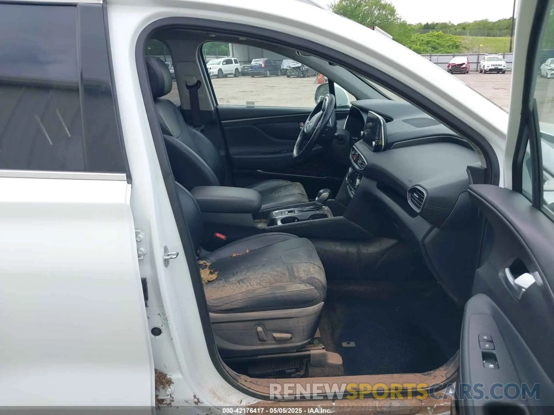 5 Photograph of a damaged car 5NMS5CAA9KH032029 HYUNDAI SANTA FE 2019