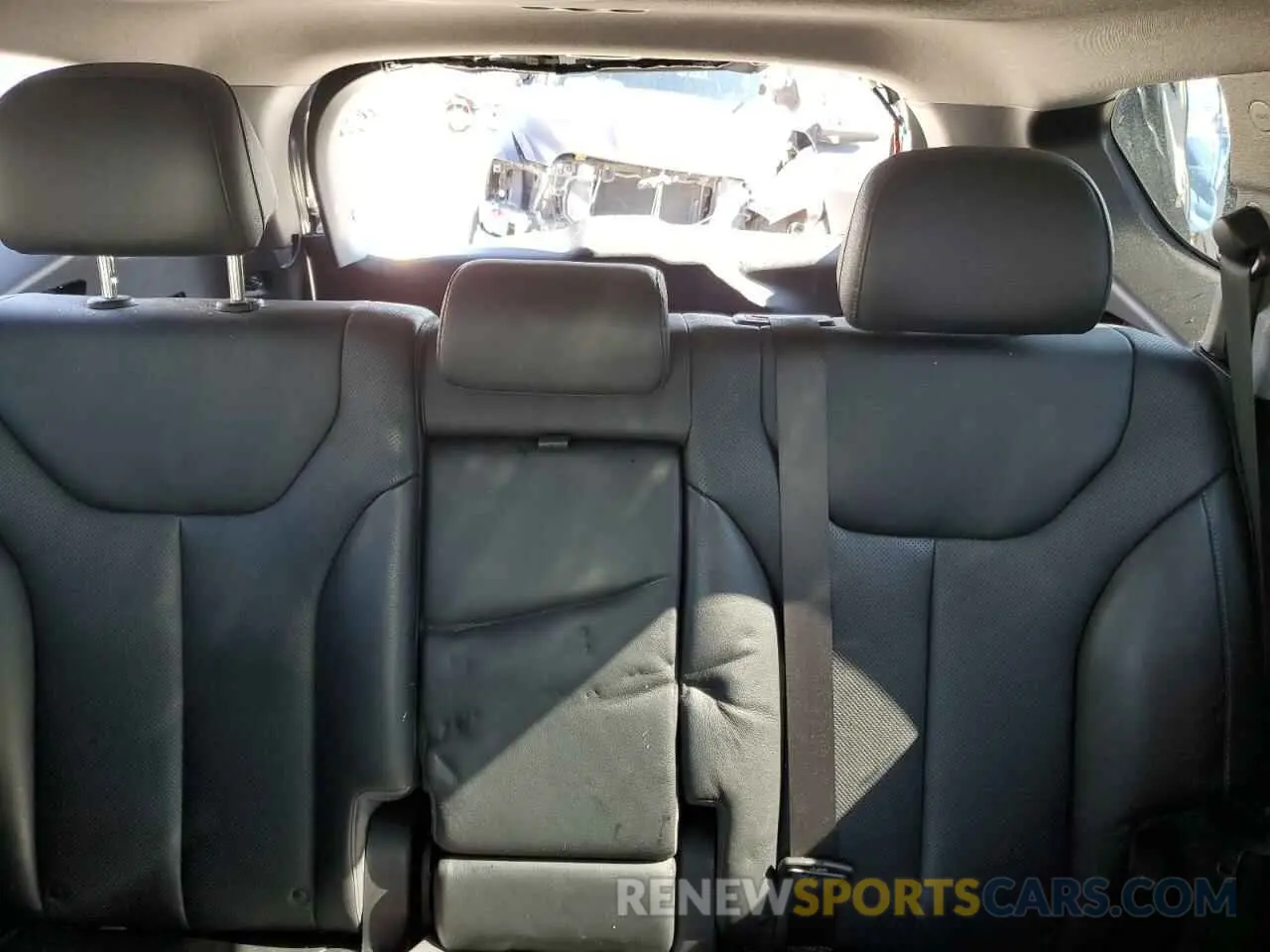10 Photograph of a damaged car 5NMS5CAAXKH021184 HYUNDAI SANTA FE 2019