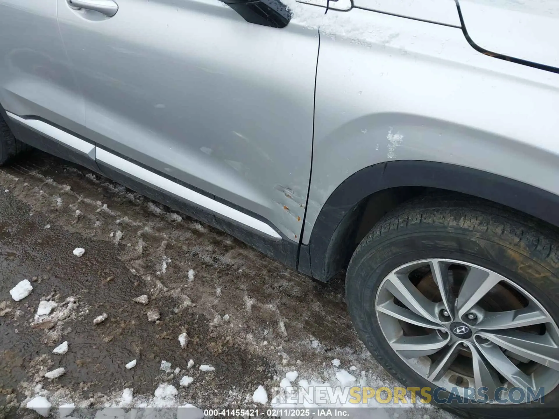 18 Photograph of a damaged car 5NMS5CAD1KH000394 HYUNDAI SANTA FE 2019