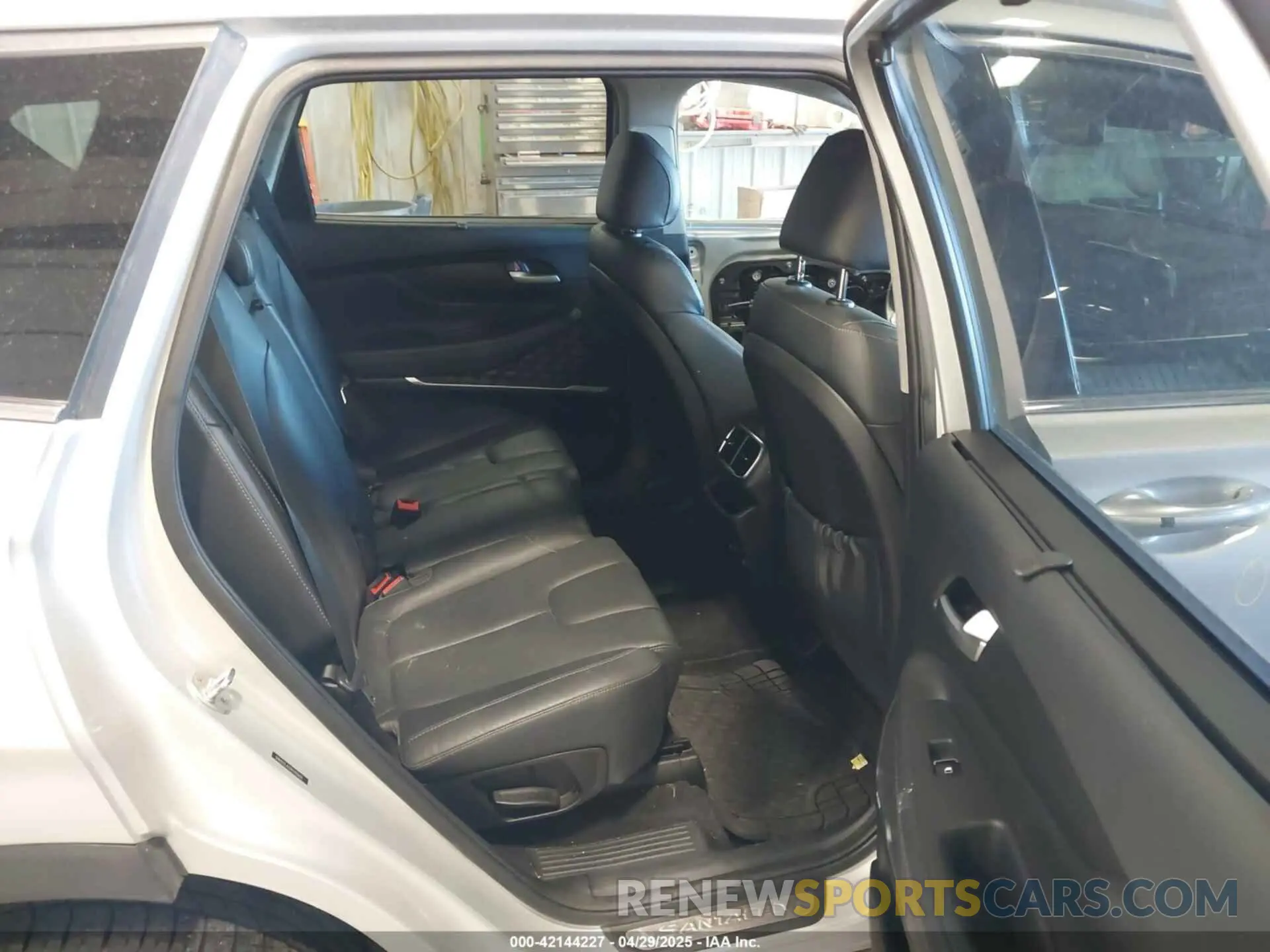 8 Photograph of a damaged car 5NMS5CAD2KH130605 HYUNDAI SANTA FE 2019