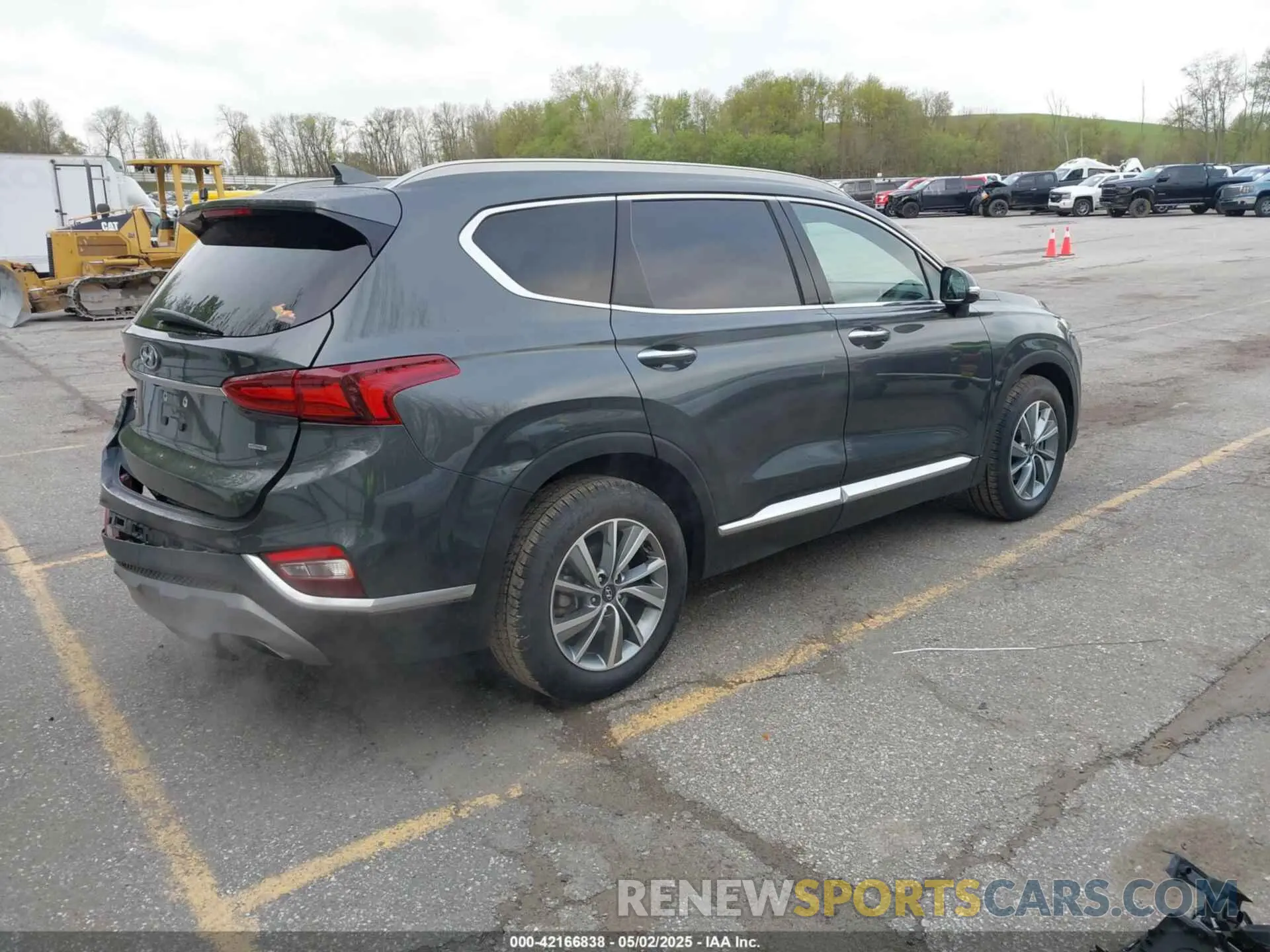 4 Photograph of a damaged car 5NMS5CAD5KH065720 HYUNDAI SANTA FE 2019
