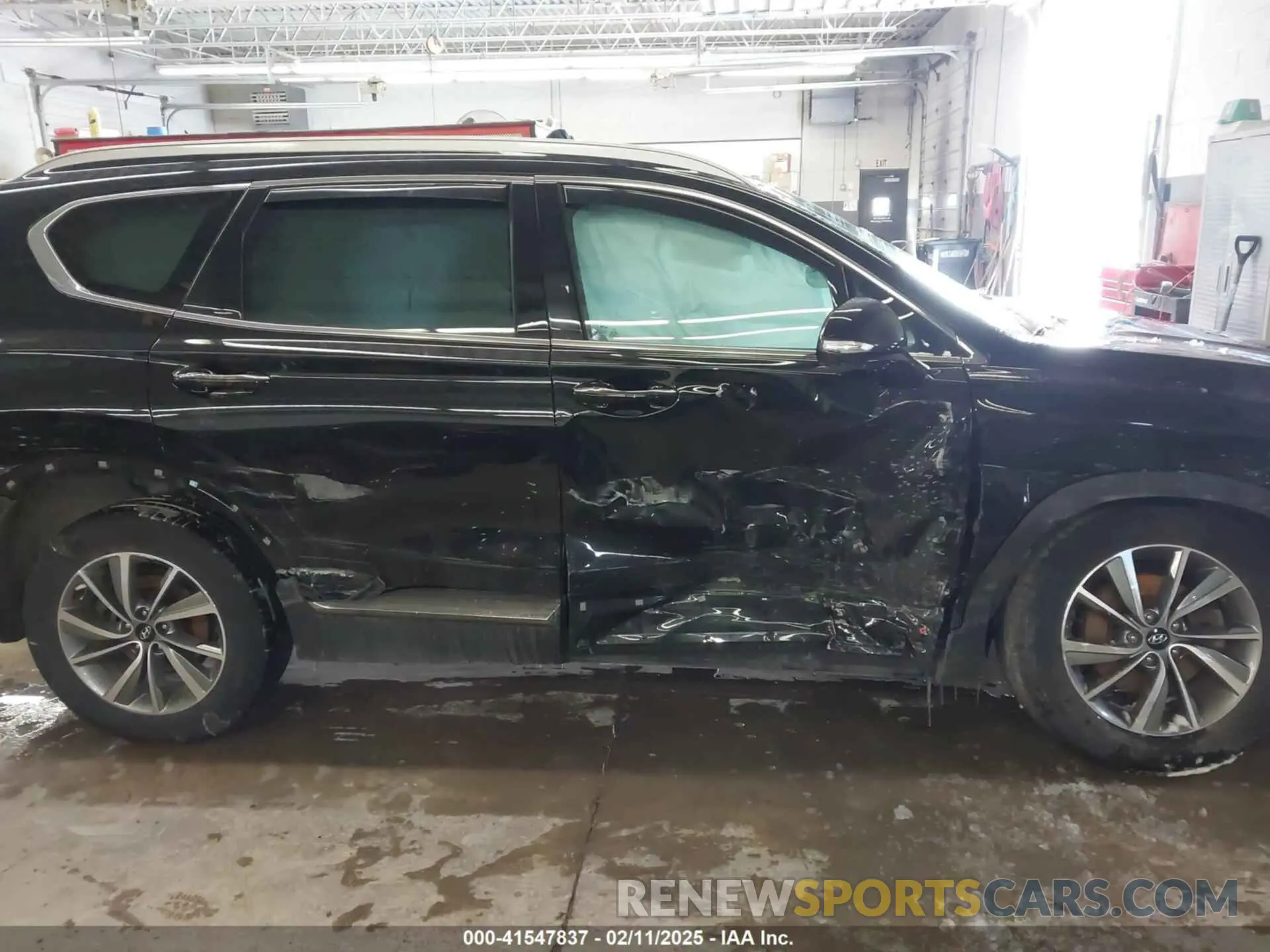 12 Photograph of a damaged car 5NMS5CAD6KH012752 HYUNDAI SANTA FE 2019