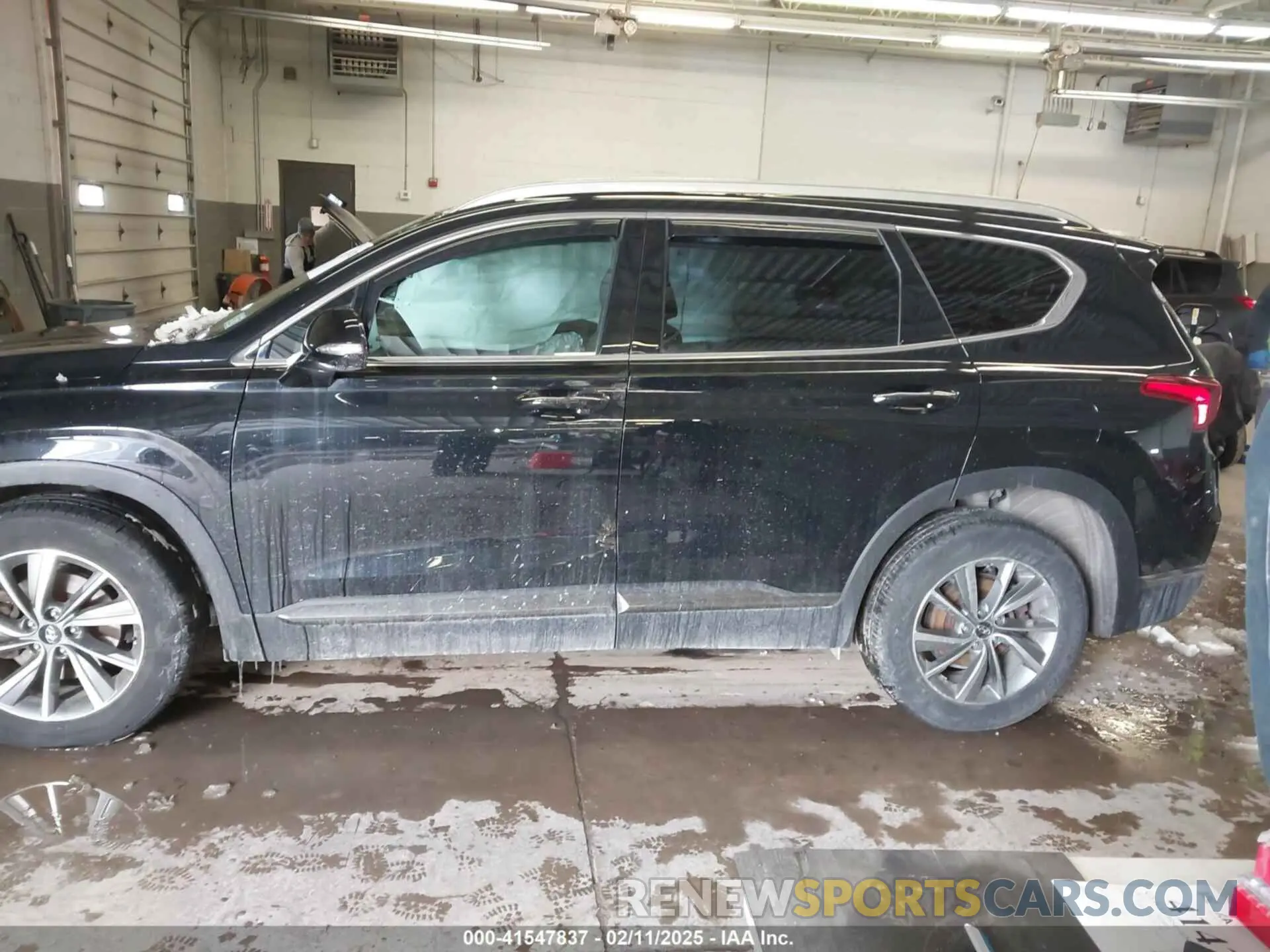 13 Photograph of a damaged car 5NMS5CAD6KH012752 HYUNDAI SANTA FE 2019