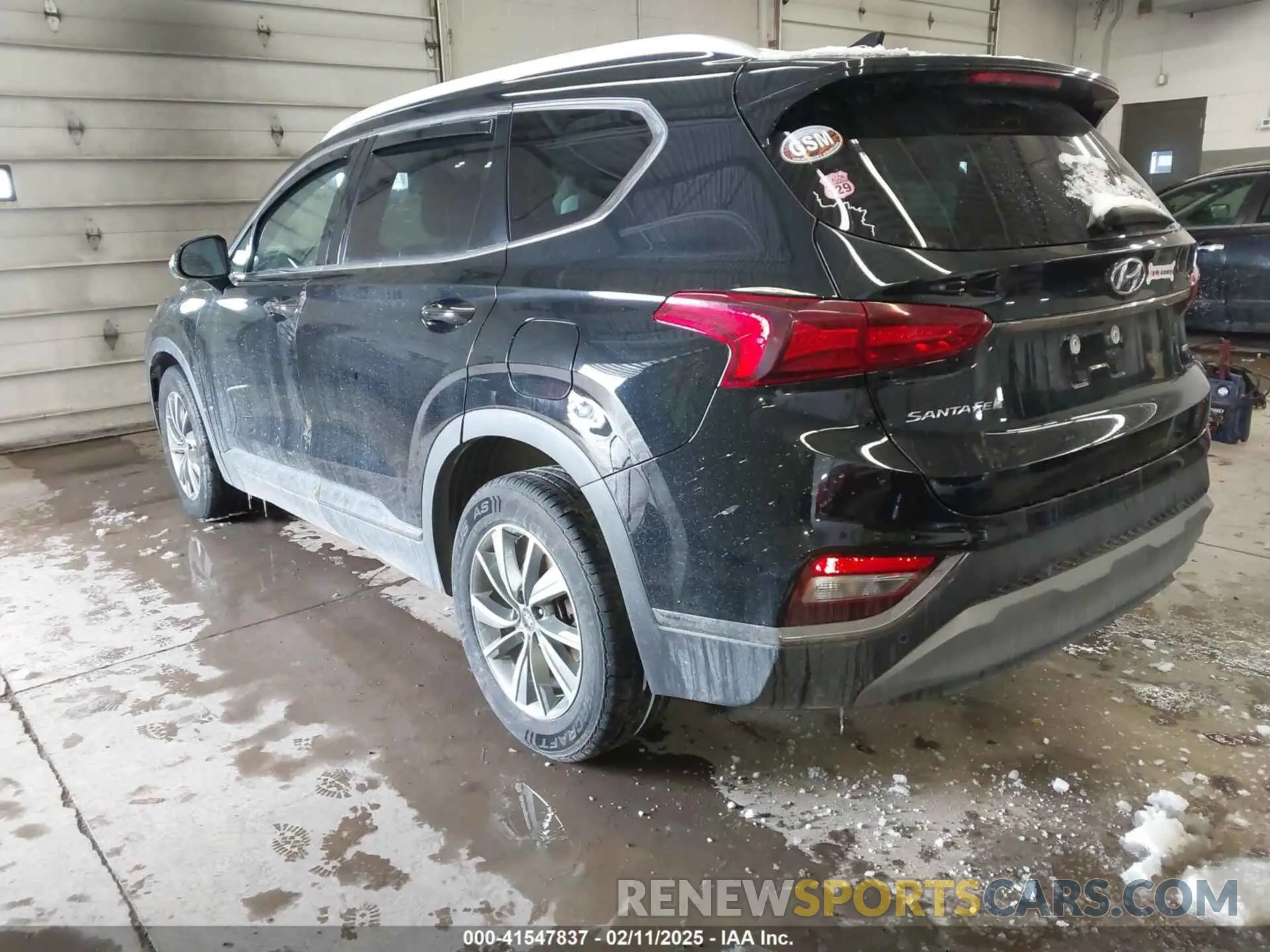 3 Photograph of a damaged car 5NMS5CAD6KH012752 HYUNDAI SANTA FE 2019